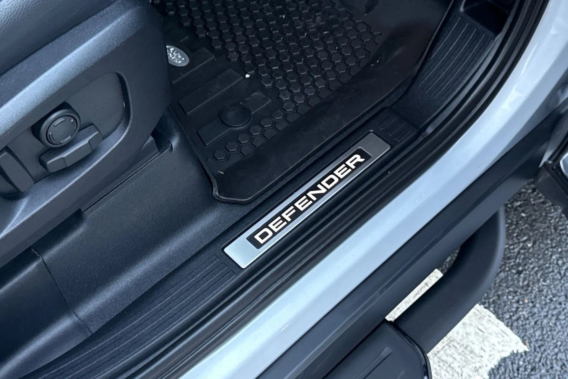 LAND ROVER DEFENDER thumbnail image number 21