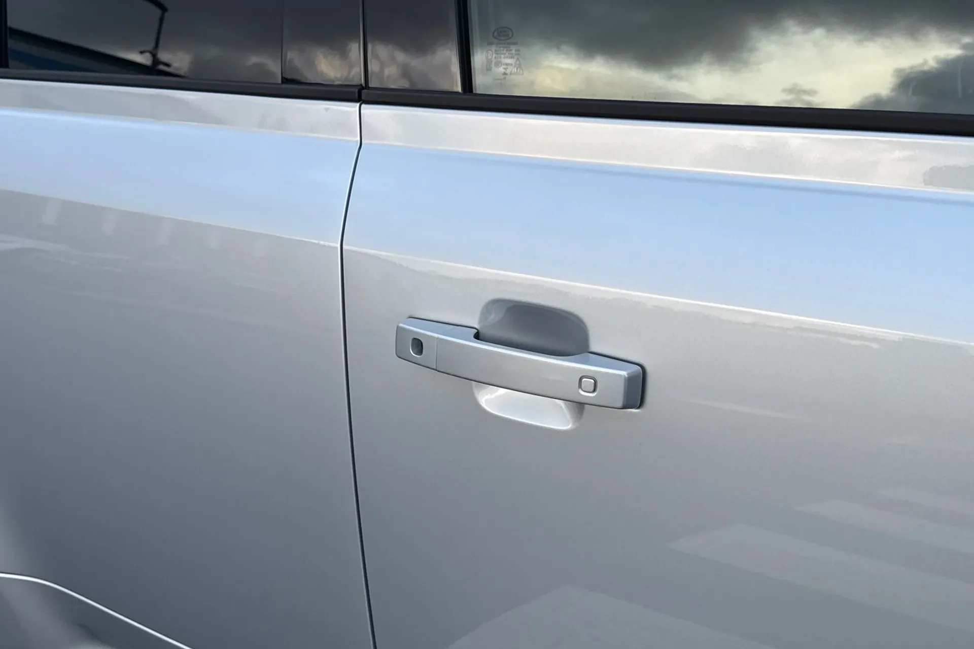 LAND ROVER DEFENDER thumbnail image number 36