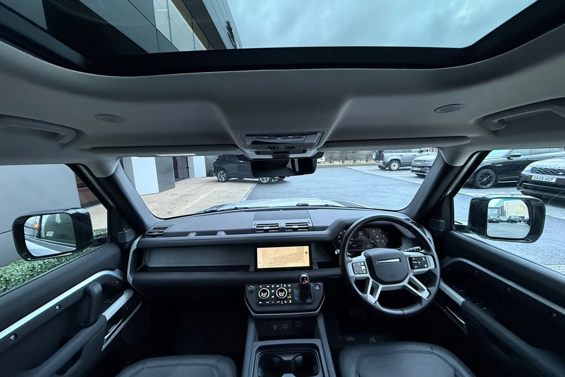 LAND ROVER DEFENDER thumbnail image number 3