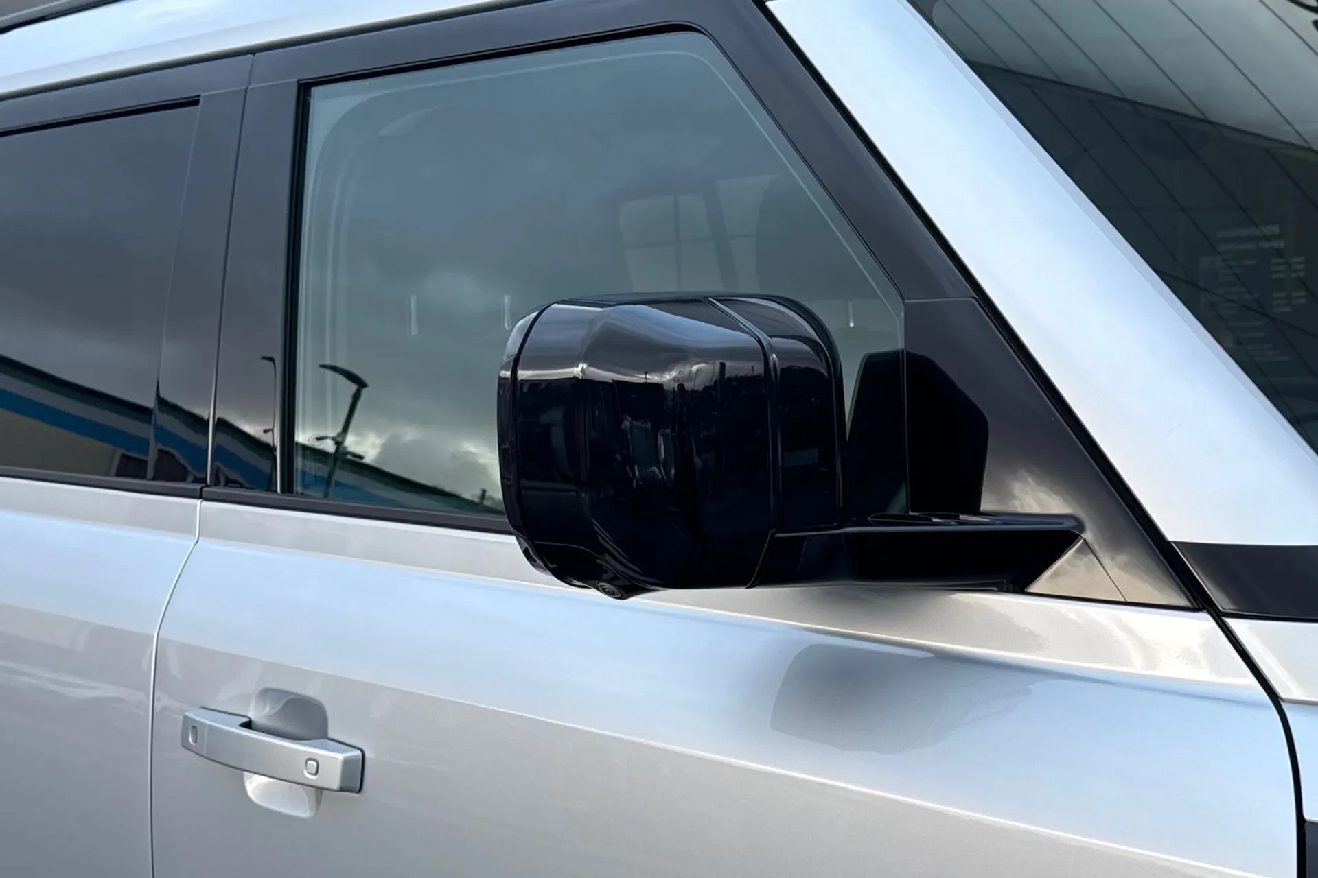 LAND ROVER DEFENDER thumbnail image number 37