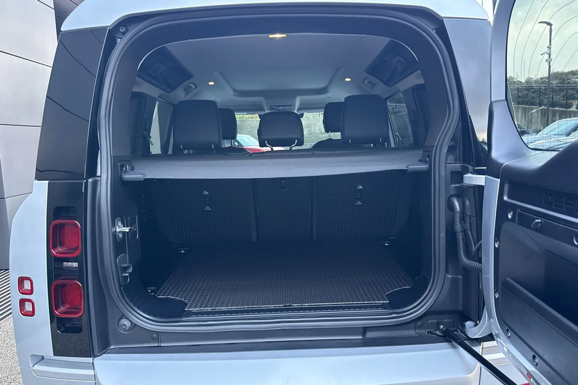 LAND ROVER DEFENDER thumbnail image number 49