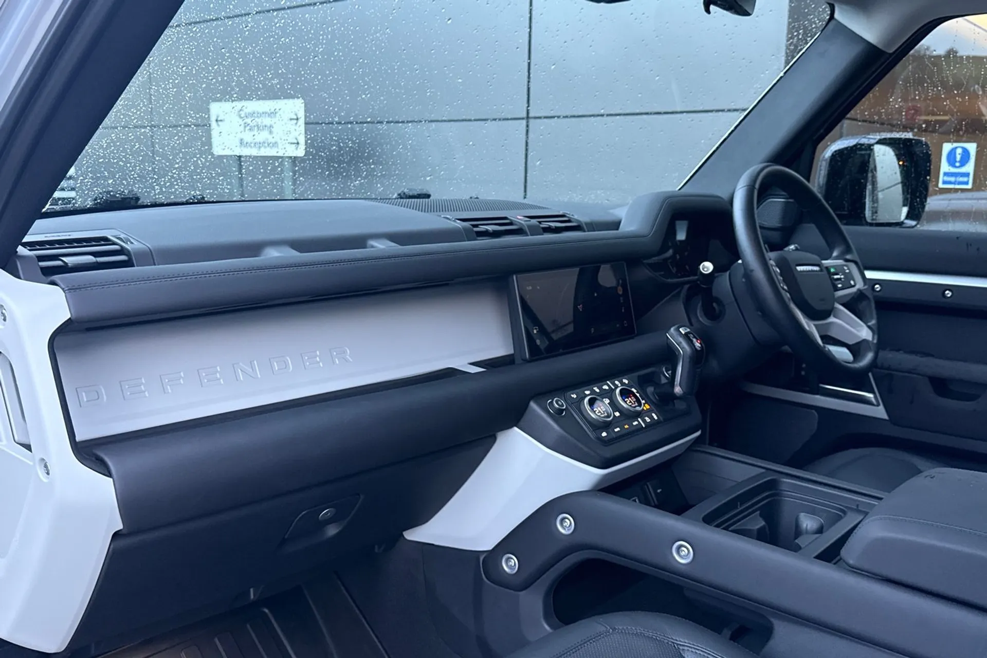 LAND ROVER DEFENDER thumbnail image number 53