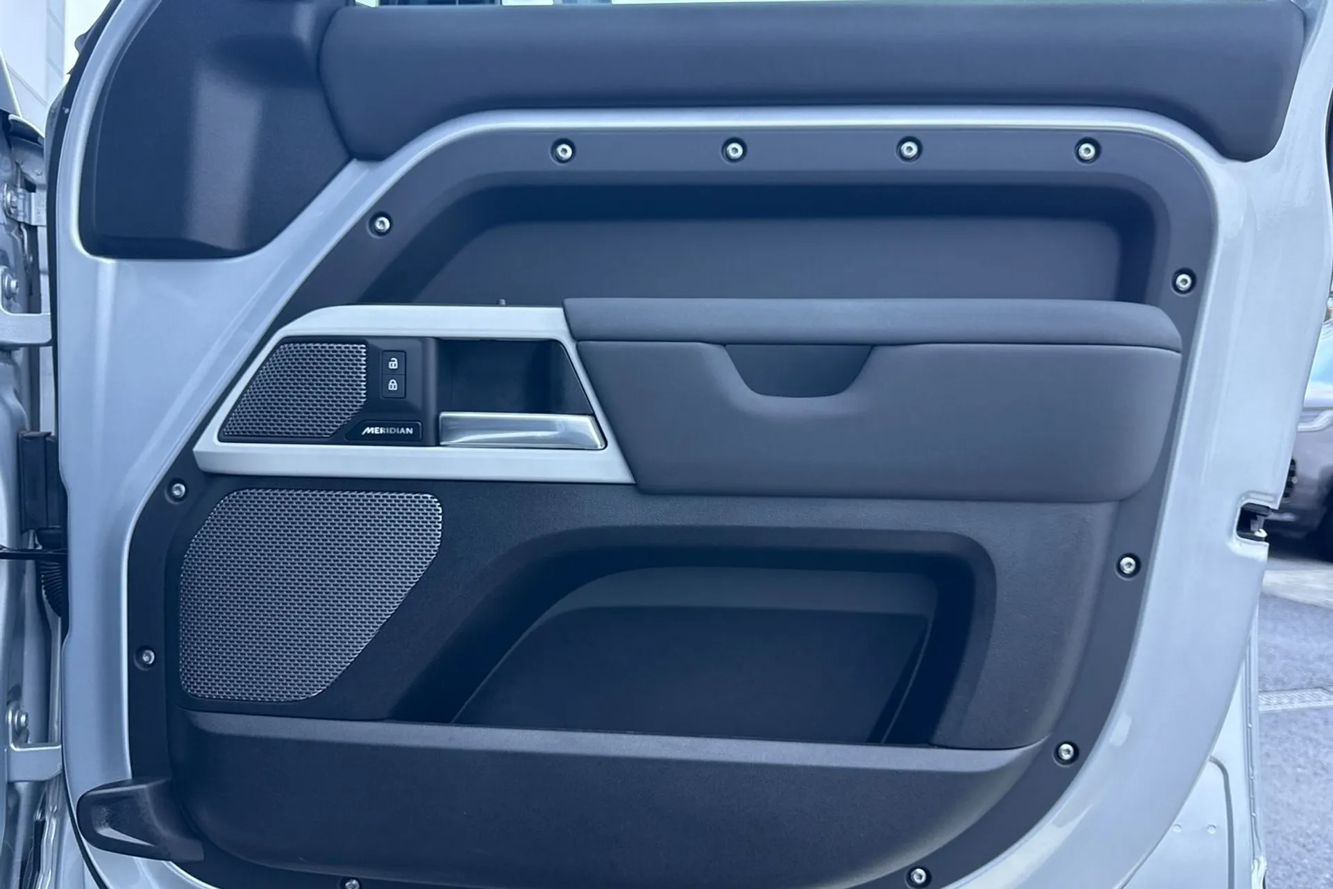 LAND ROVER DEFENDER thumbnail image number 22