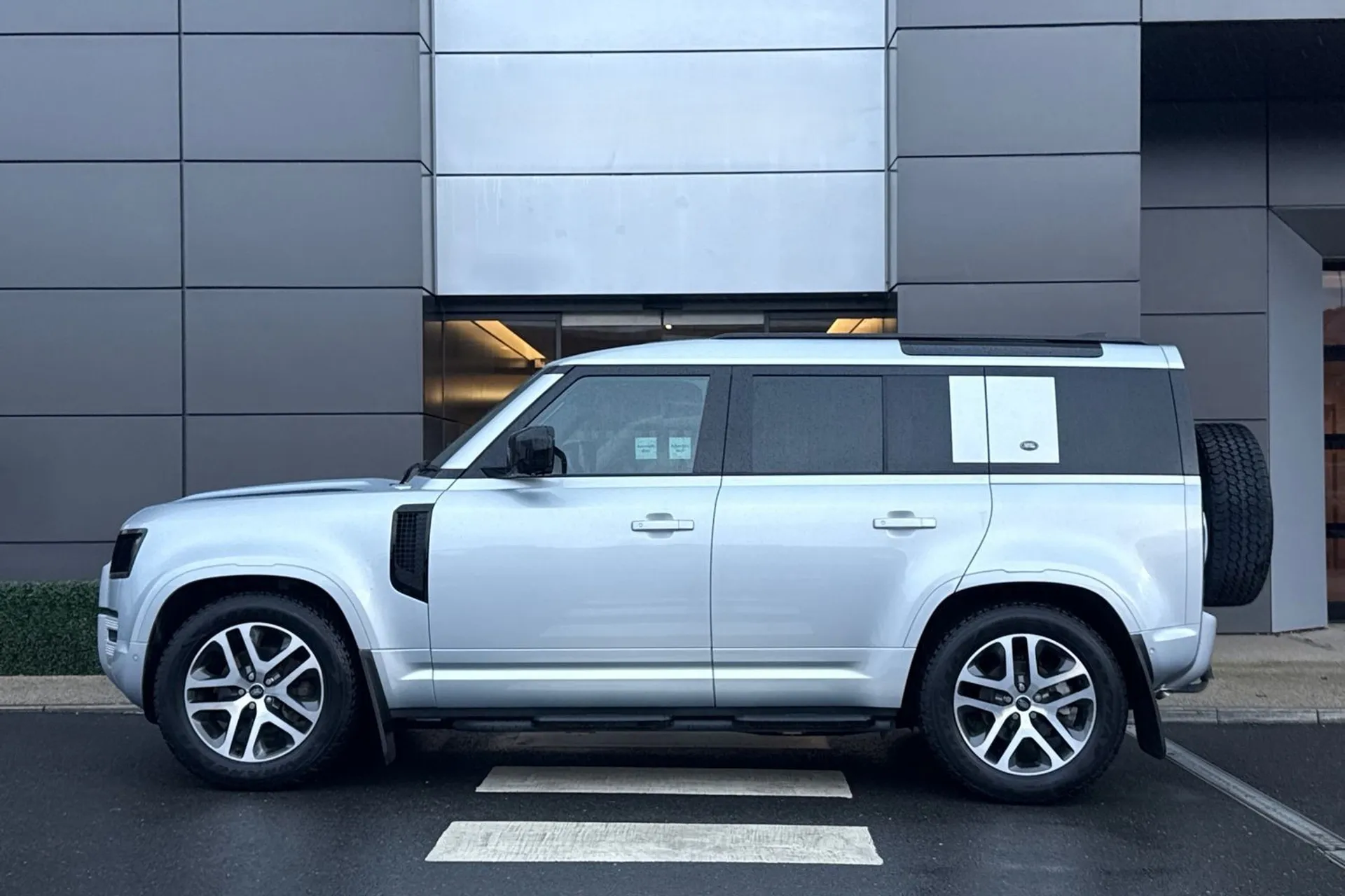 LAND ROVER DEFENDER thumbnail image number 6