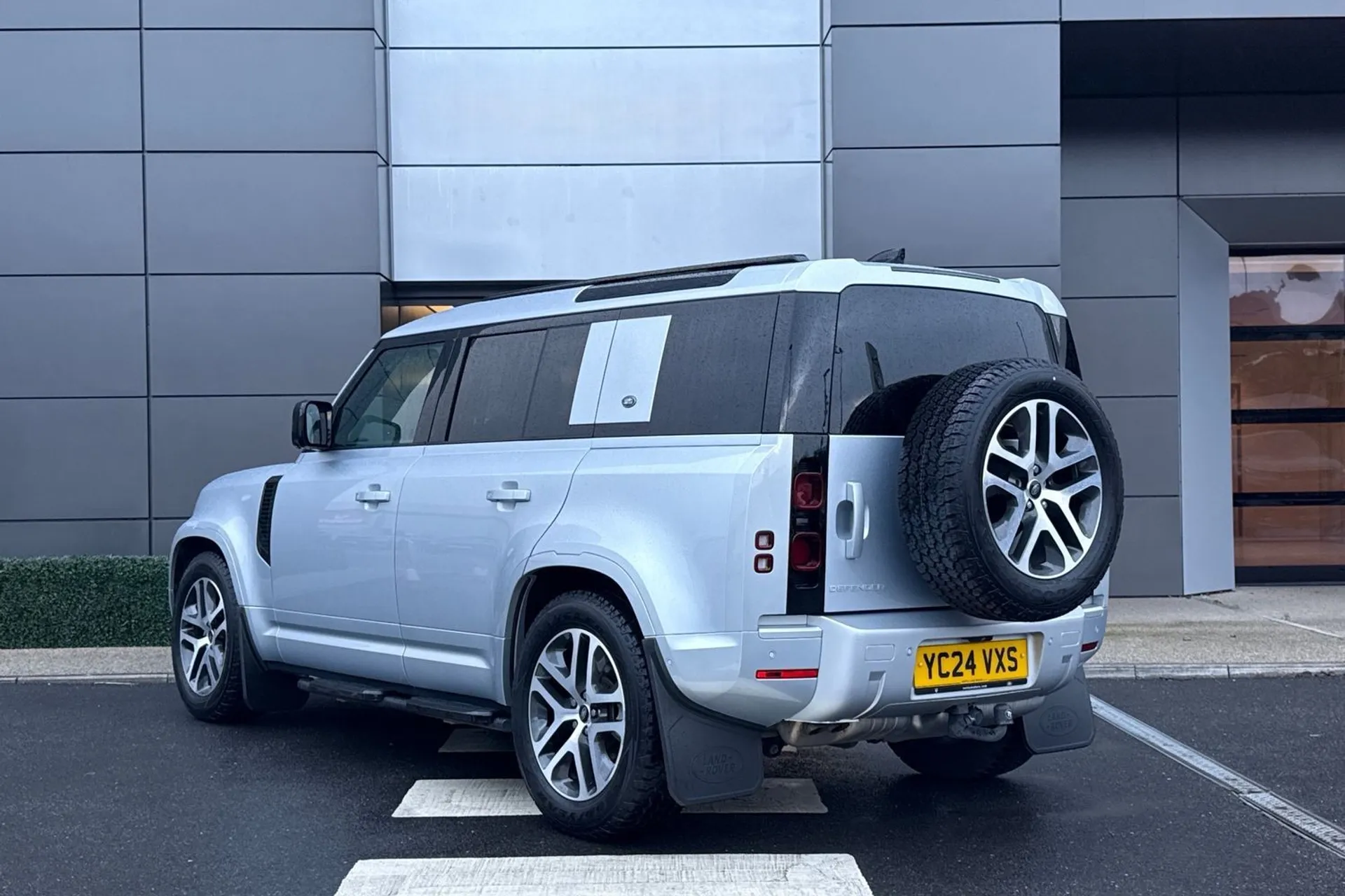 LAND ROVER DEFENDER thumbnail image number 15