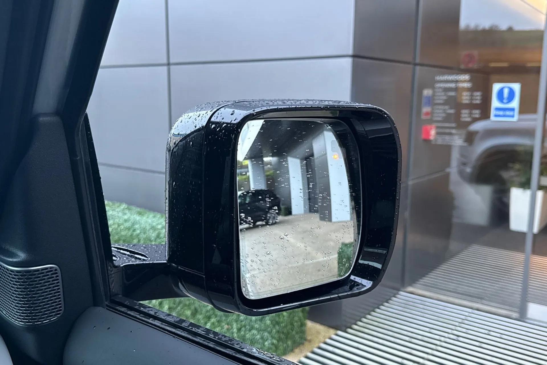 LAND ROVER DEFENDER thumbnail image number 13