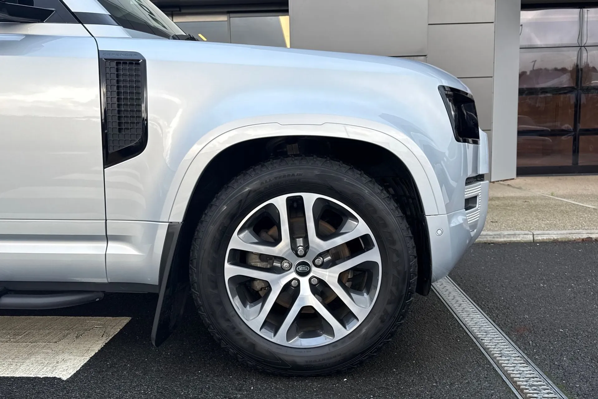 LAND ROVER DEFENDER thumbnail image number 25