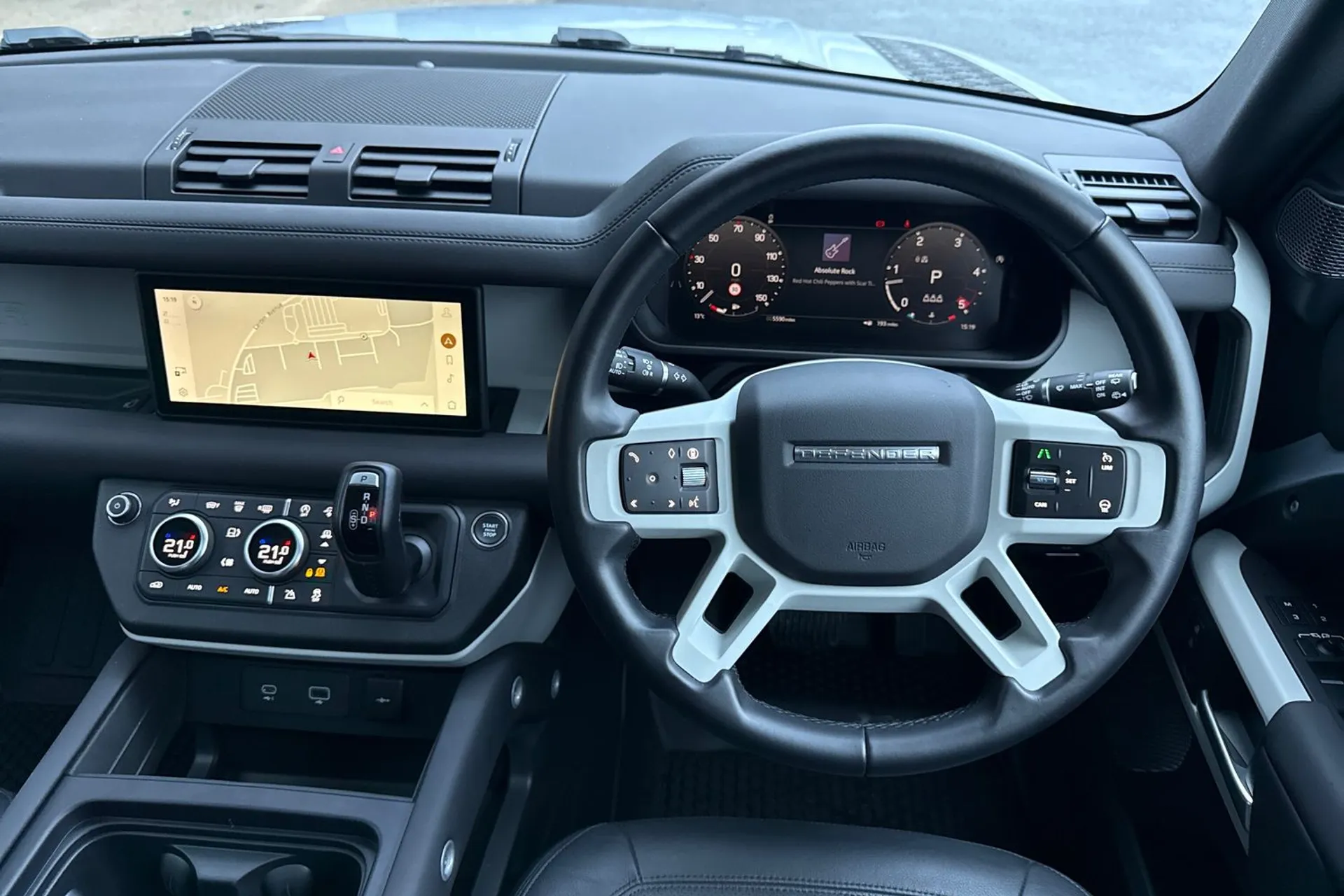 LAND ROVER DEFENDER thumbnail image number 28