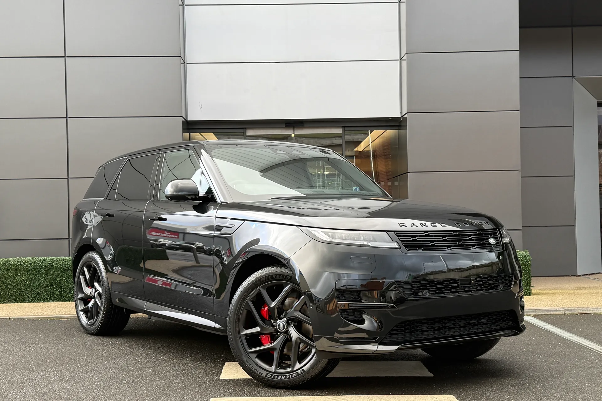 LAND ROVER RANGE ROVER SPORT focused image
