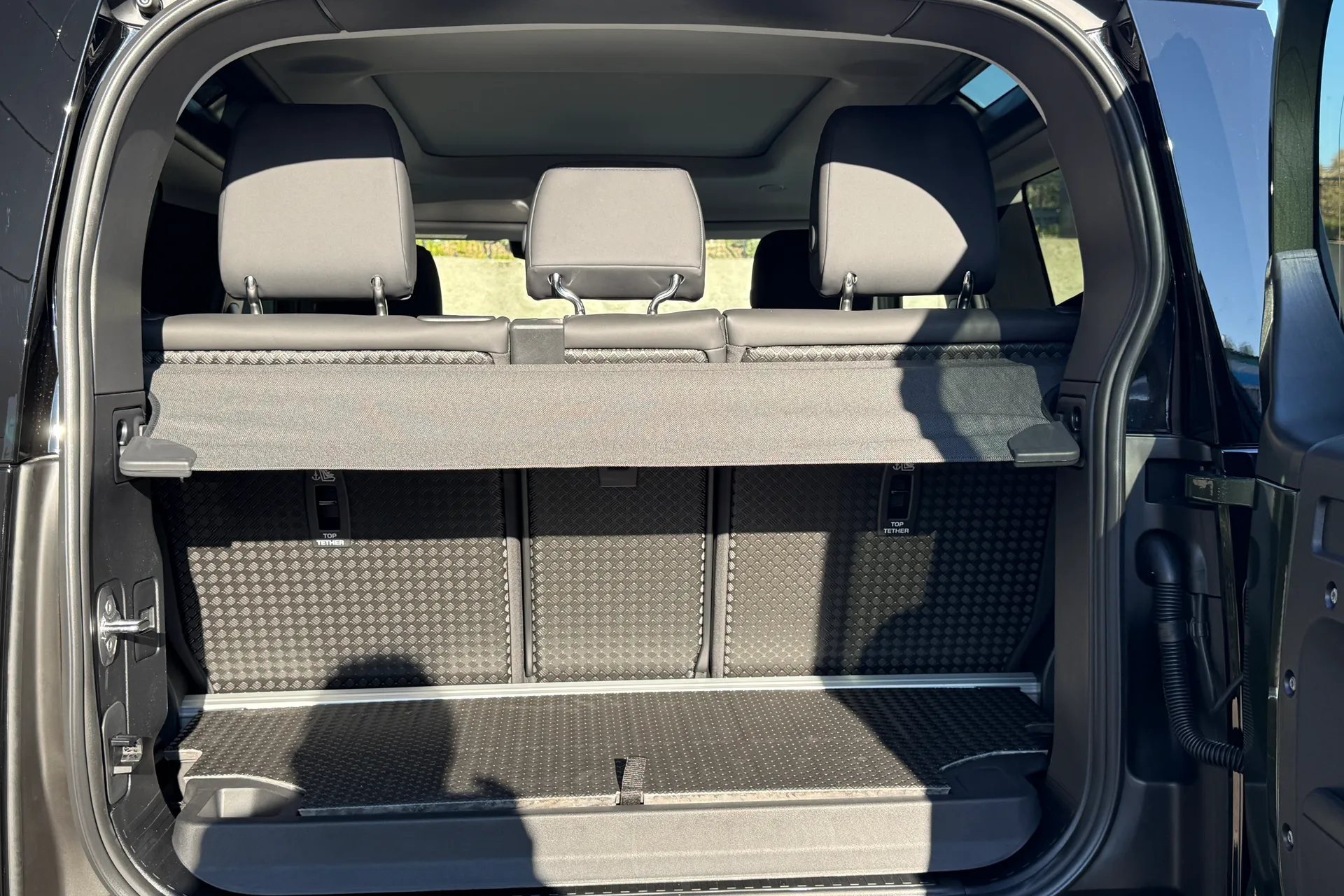 LAND ROVER Defender 90 thumbnail image number 40