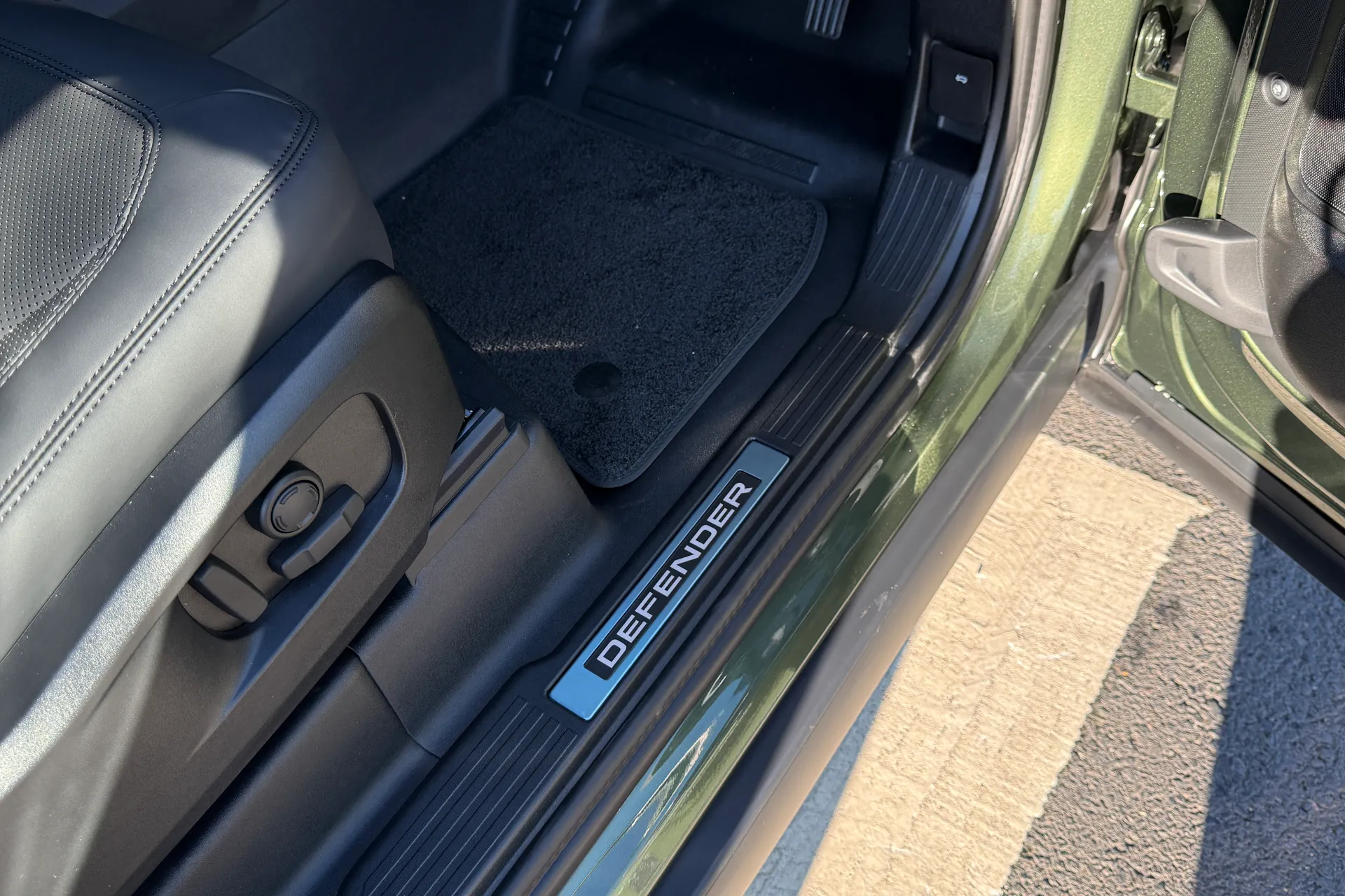 LAND ROVER Defender 90 thumbnail image number 18