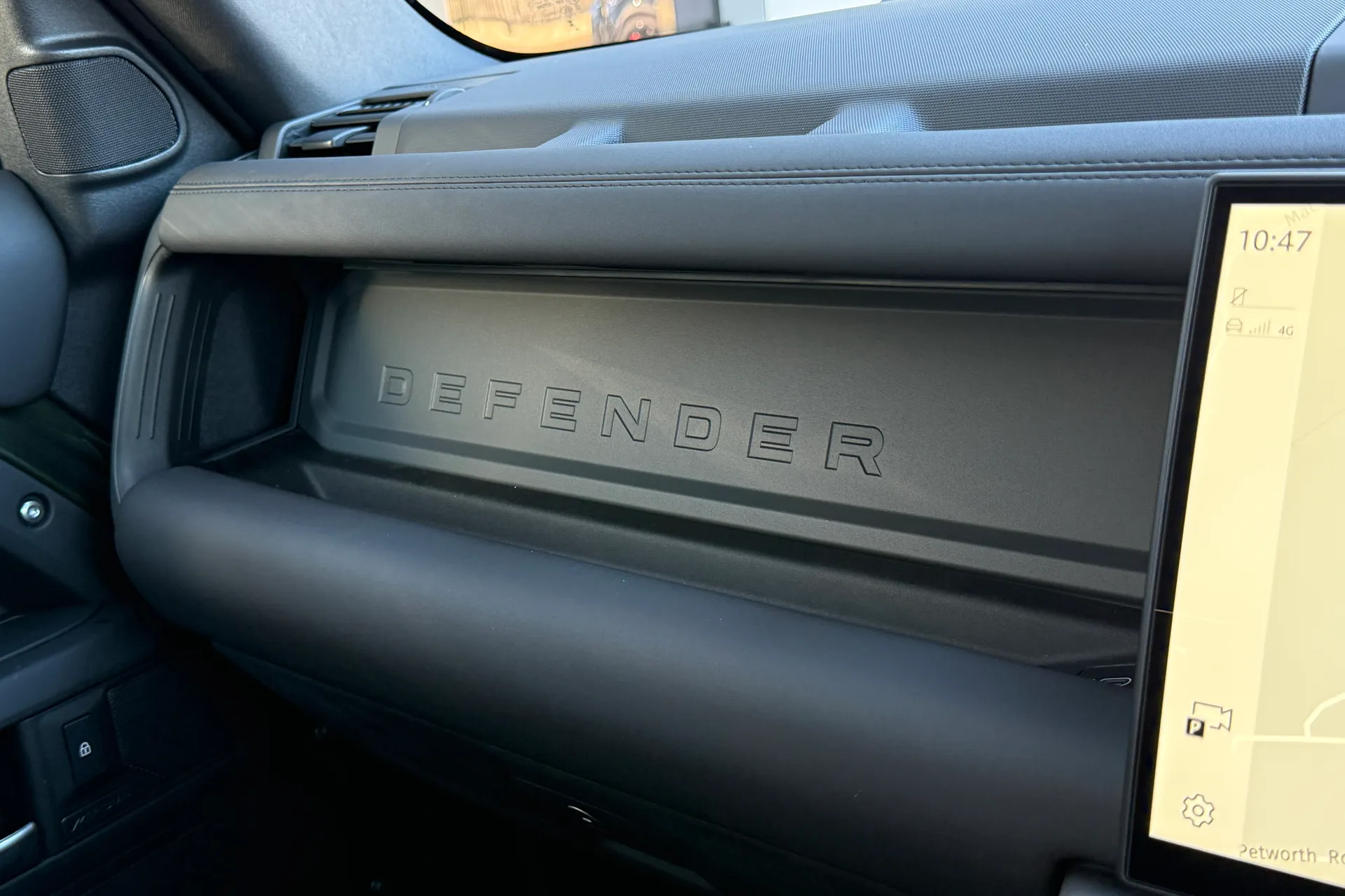 LAND ROVER Defender 90 thumbnail image number 32