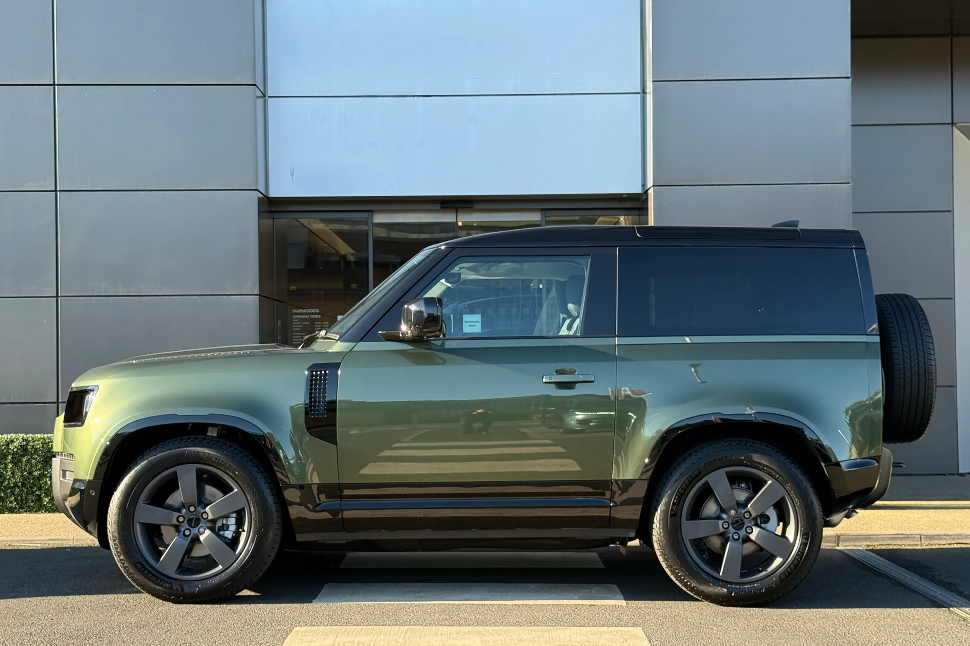 LAND ROVER Defender 90 thumbnail image number 6