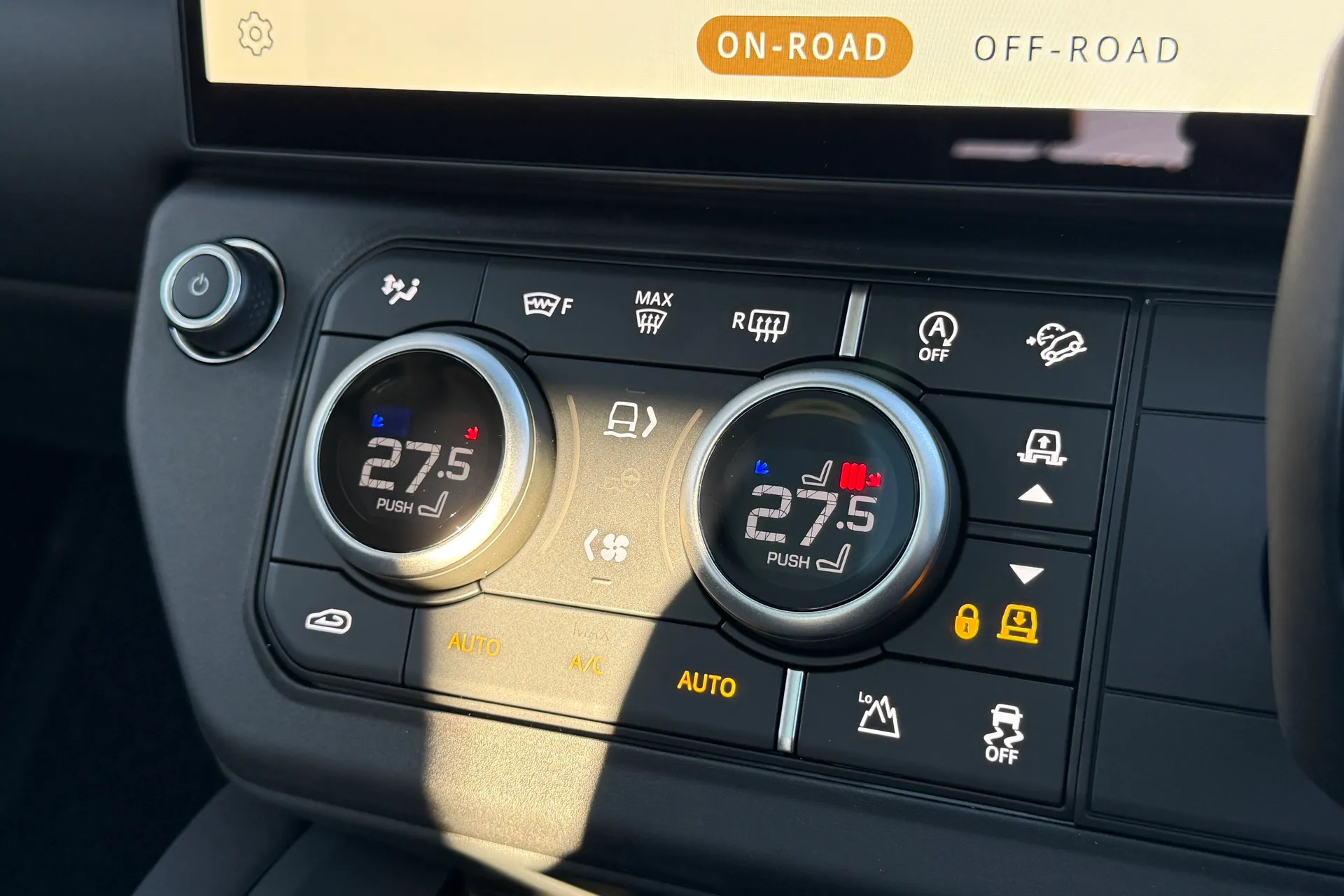 LAND ROVER Defender 90 thumbnail image number 31