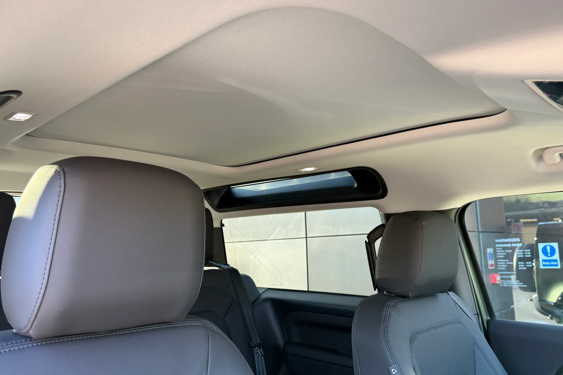 LAND ROVER Defender 90 thumbnail image number 8