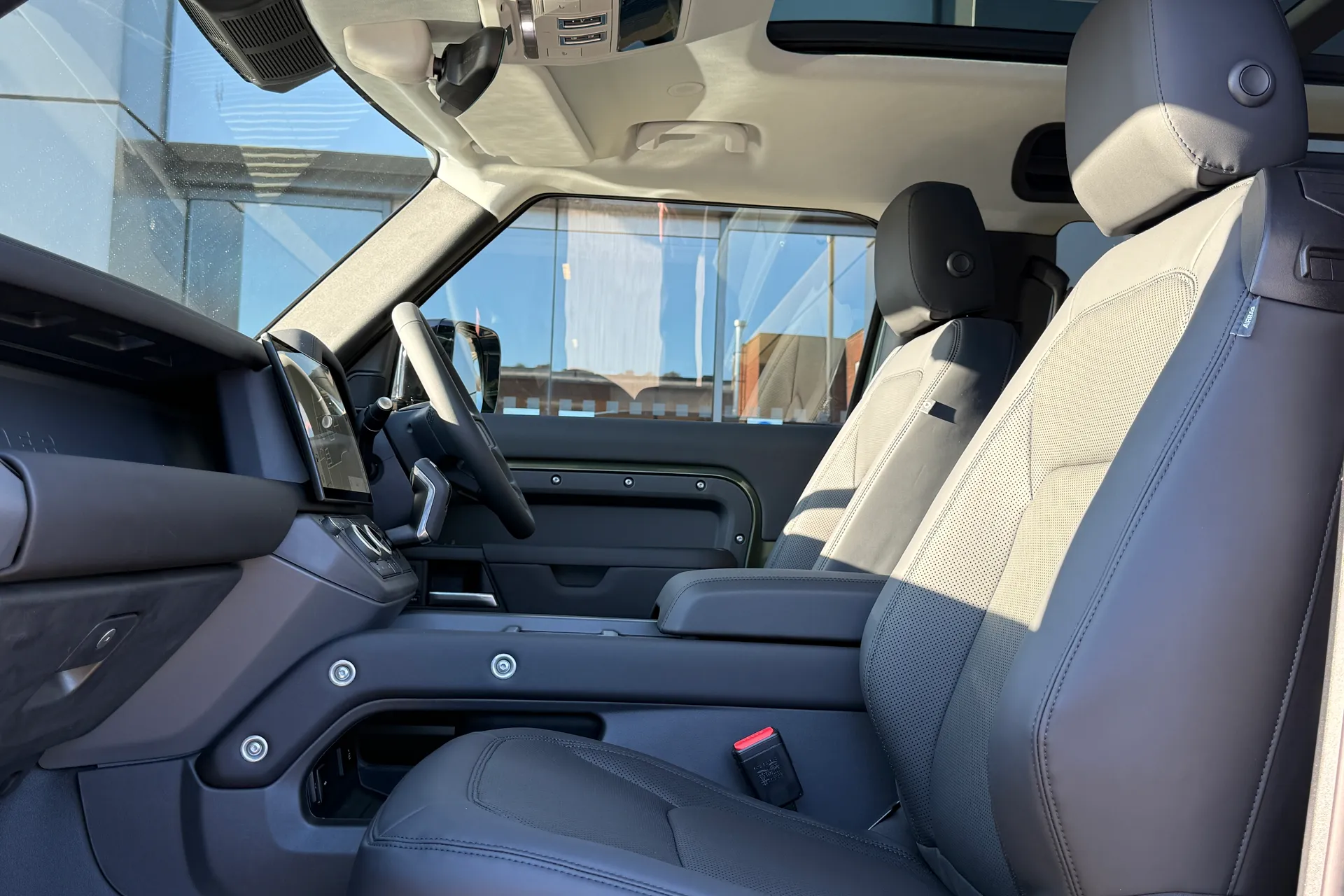 LAND ROVER Defender 90 thumbnail image number 48