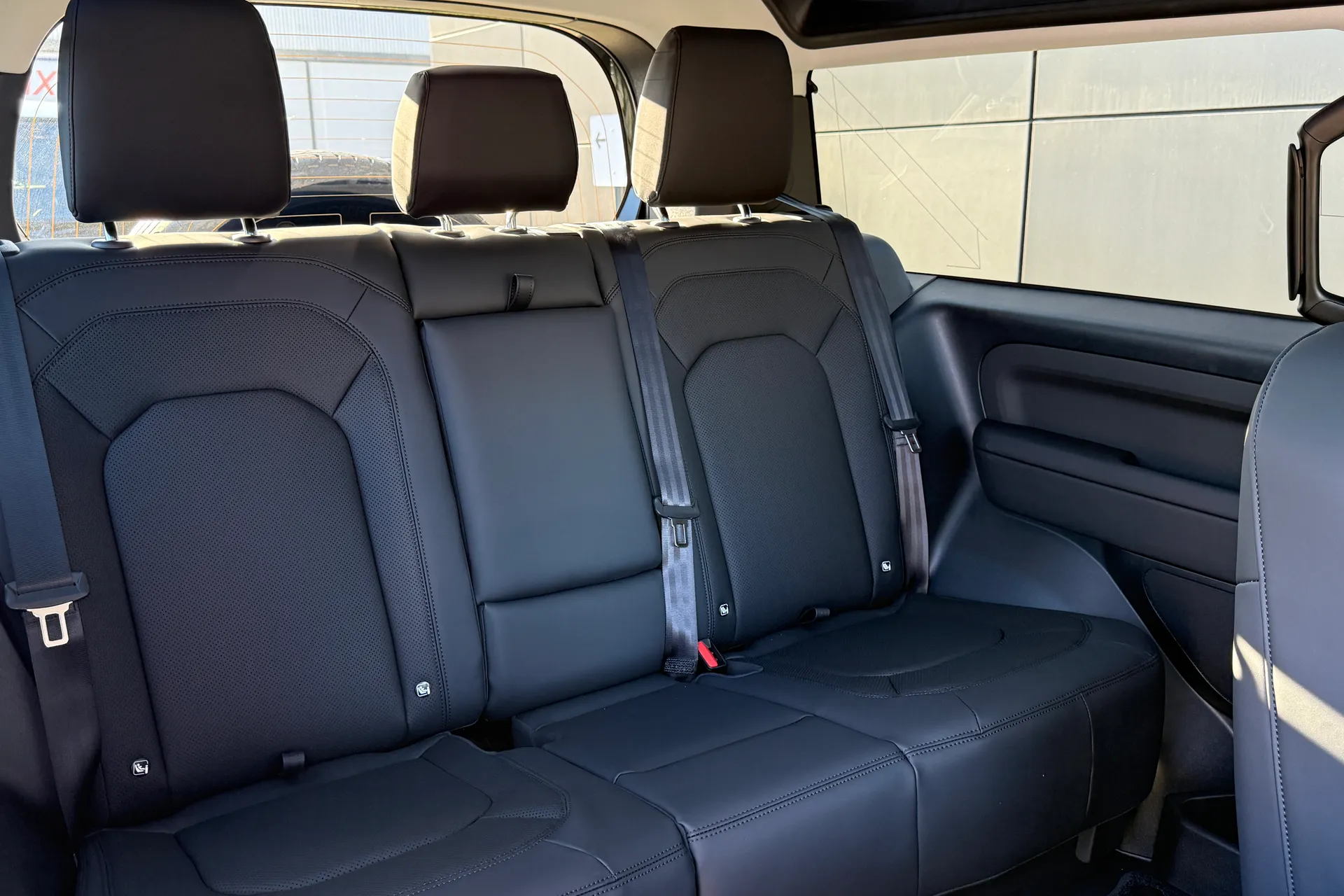 LAND ROVER Defender 90 thumbnail image number 53