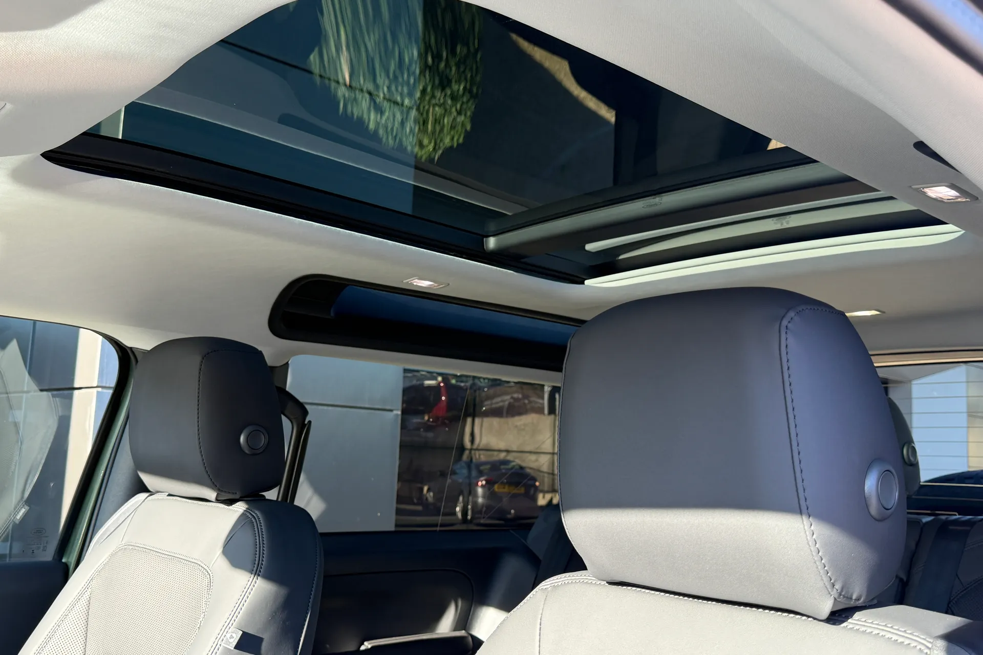 LAND ROVER Defender 90 thumbnail image number 51