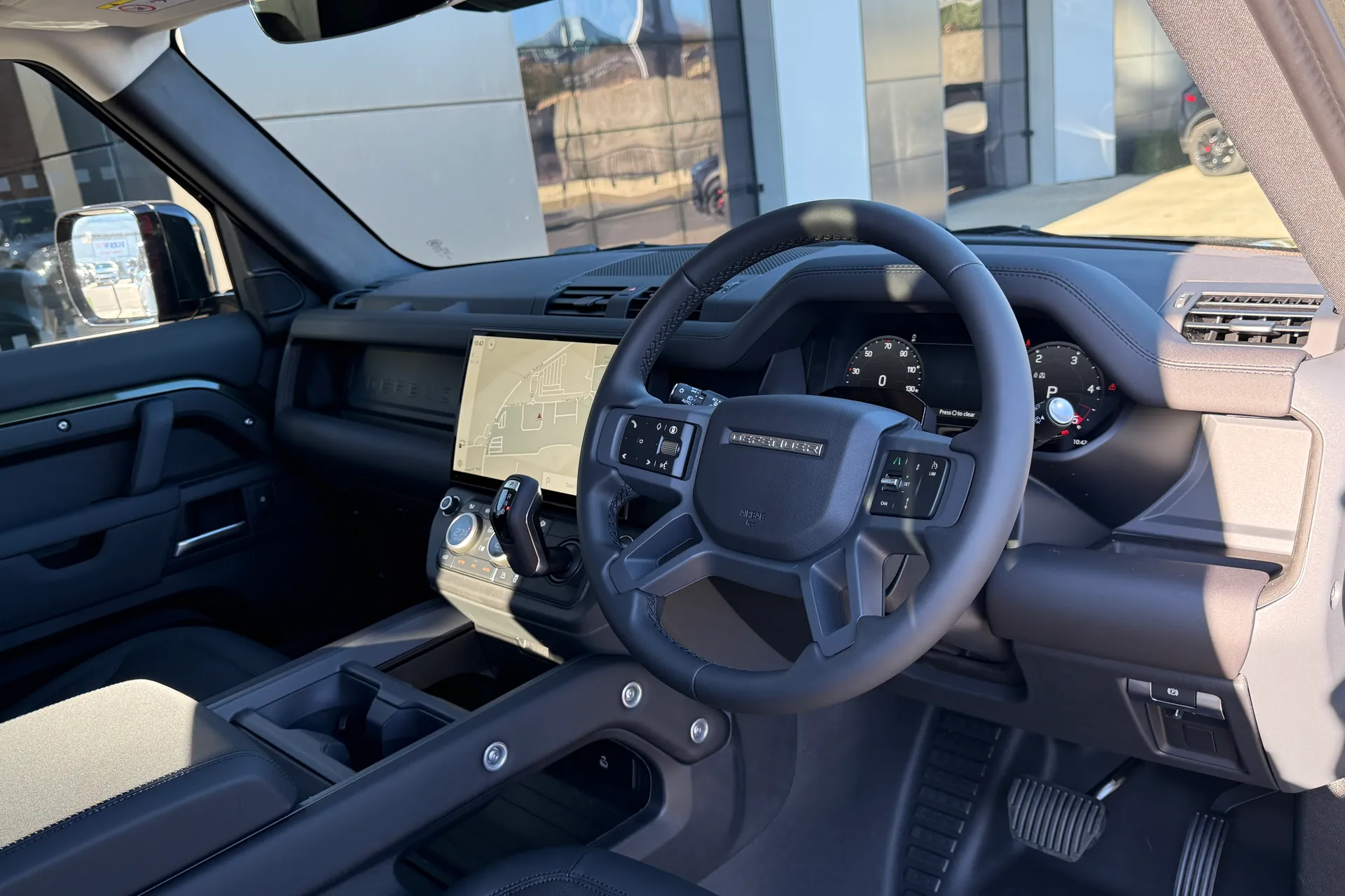 LAND ROVER Defender 90 thumbnail image number 16