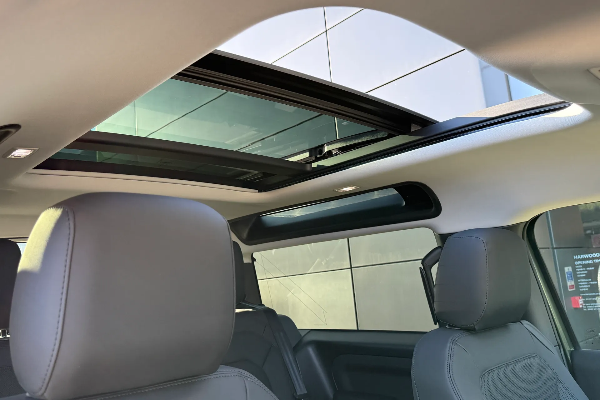 LAND ROVER Defender 90 thumbnail image number 10