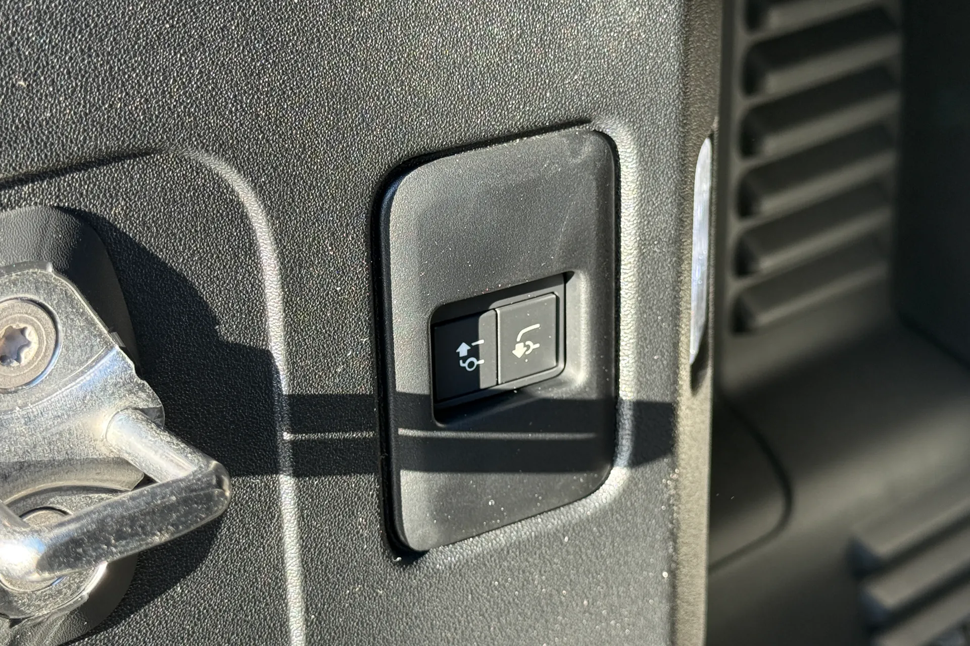 LAND ROVER Defender 90 thumbnail image number 42