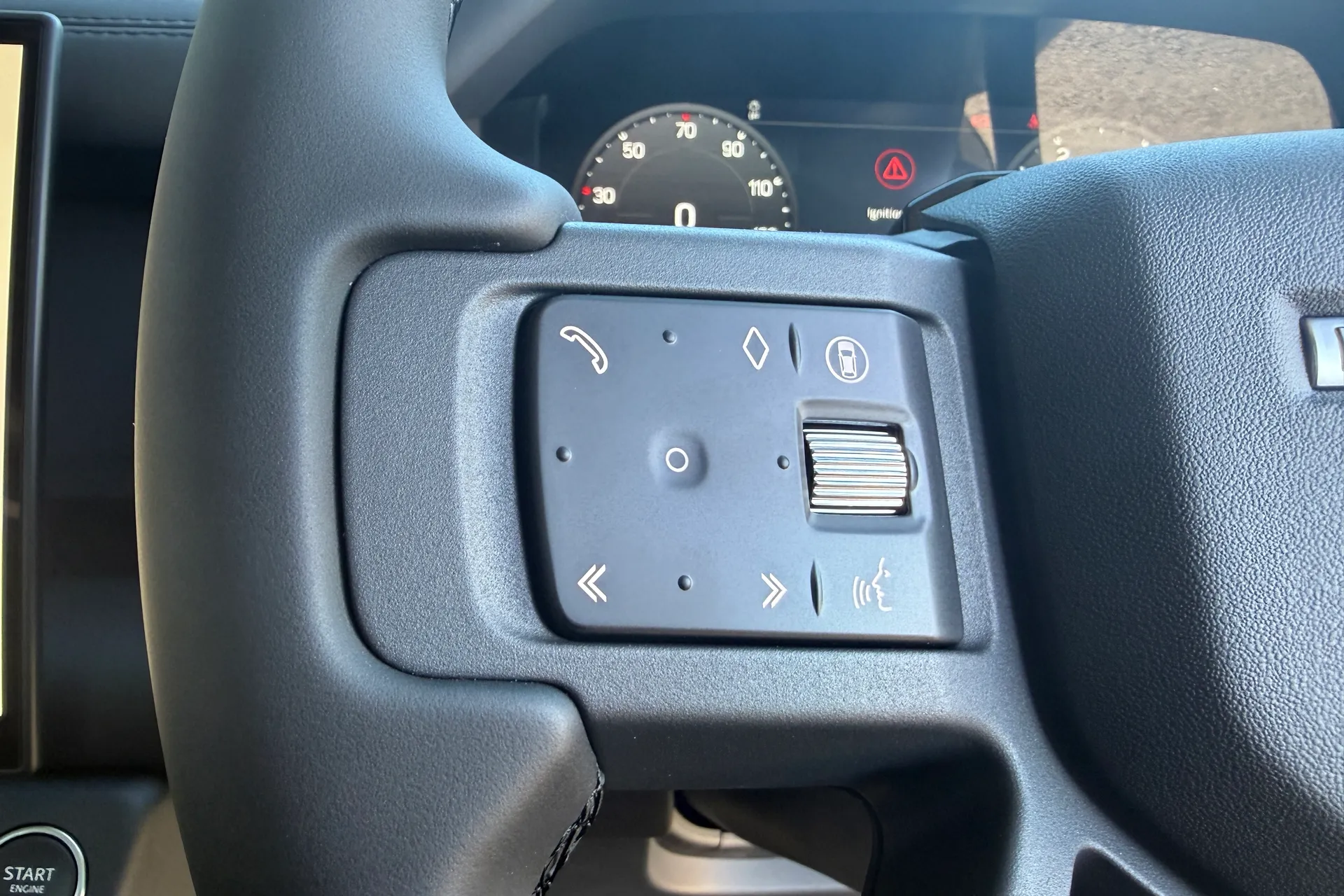 LAND ROVER Defender 90 thumbnail image number 34