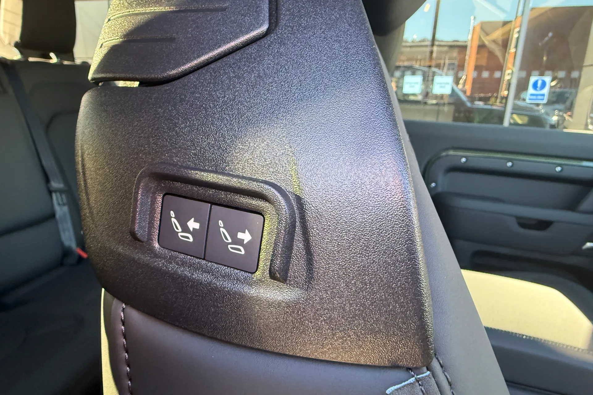 LAND ROVER Defender 90 thumbnail image number 52