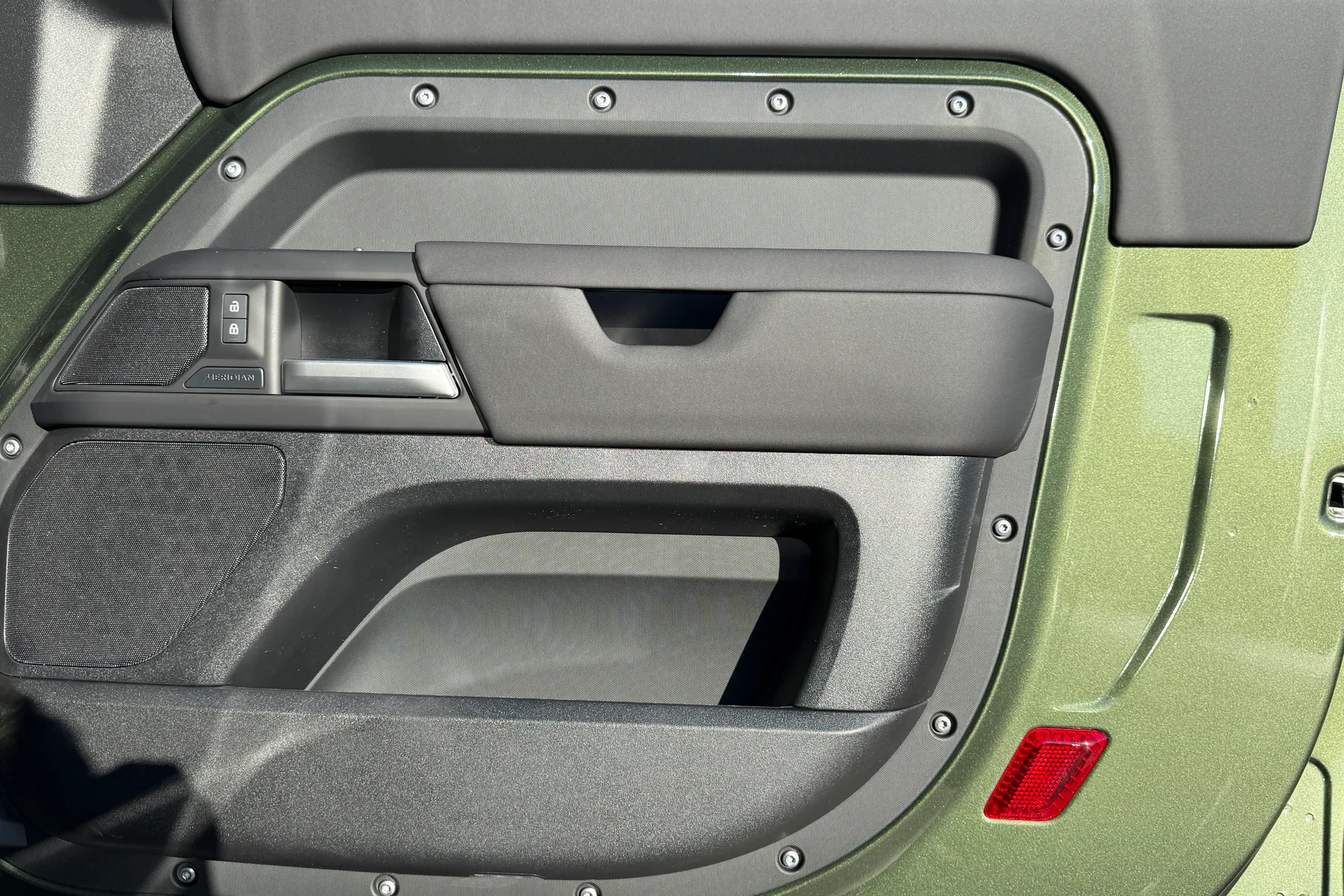 LAND ROVER Defender 90 thumbnail image number 20