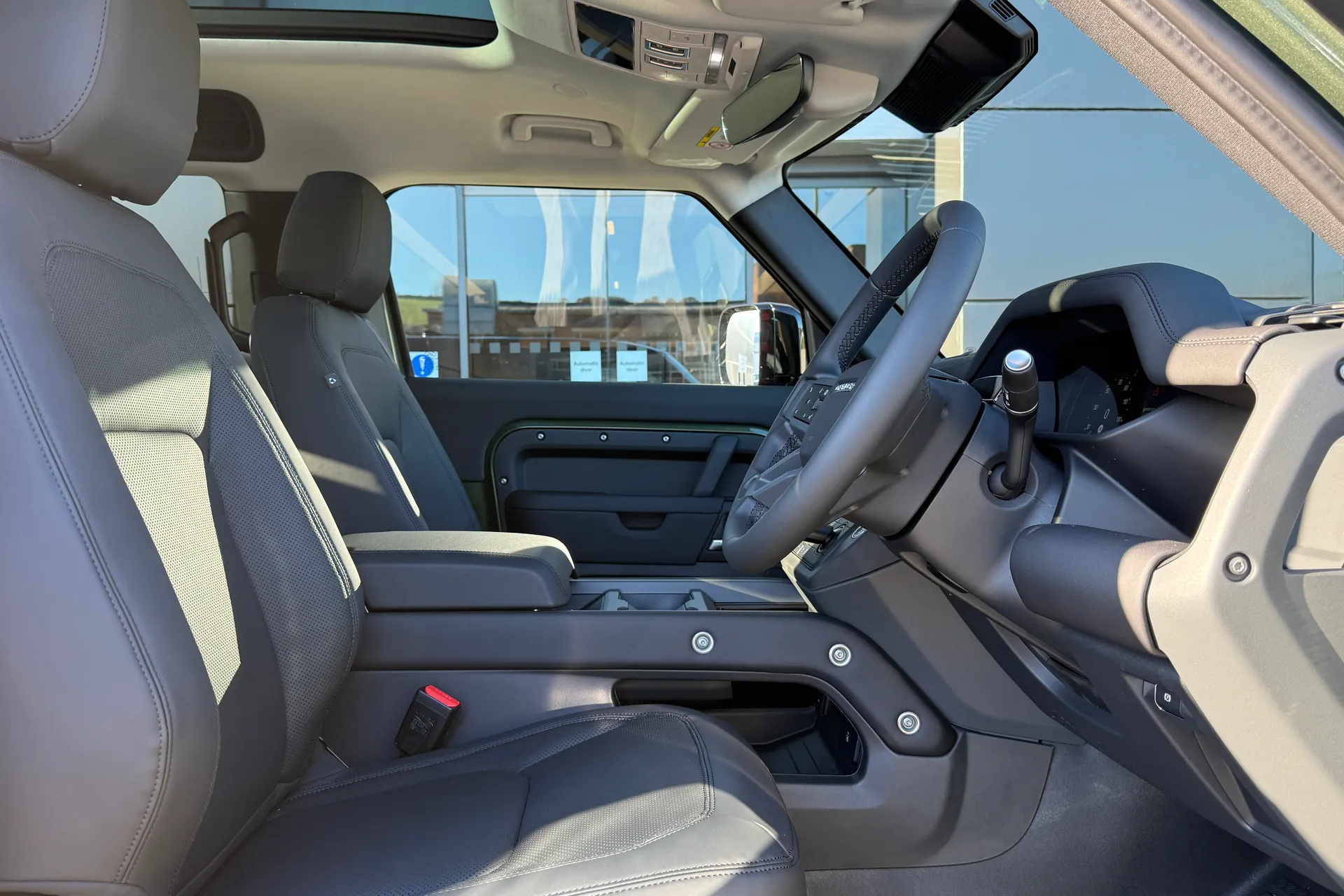 LAND ROVER Defender 90 thumbnail image number 17