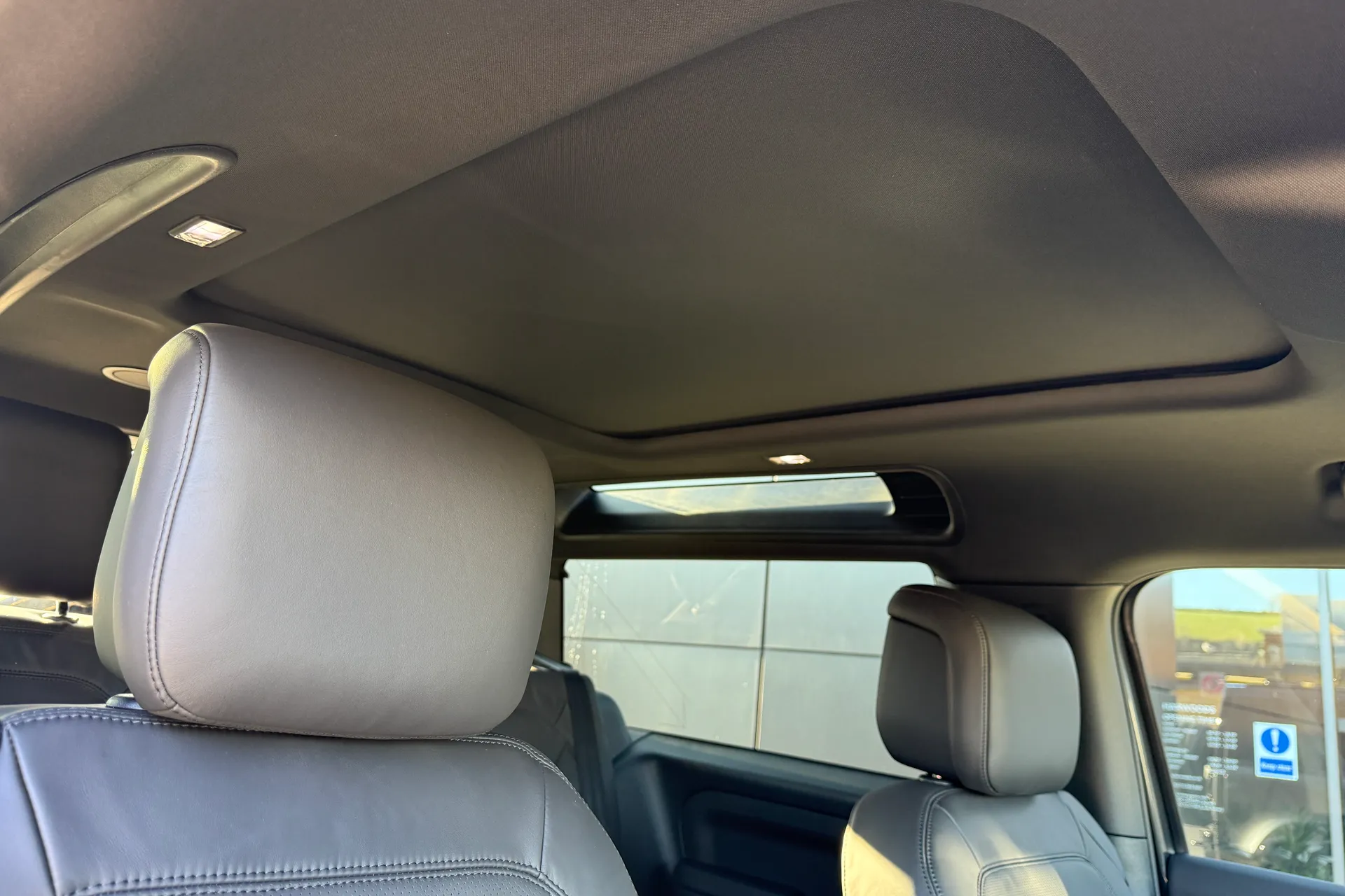 LAND ROVER Defender 90 thumbnail image number 7