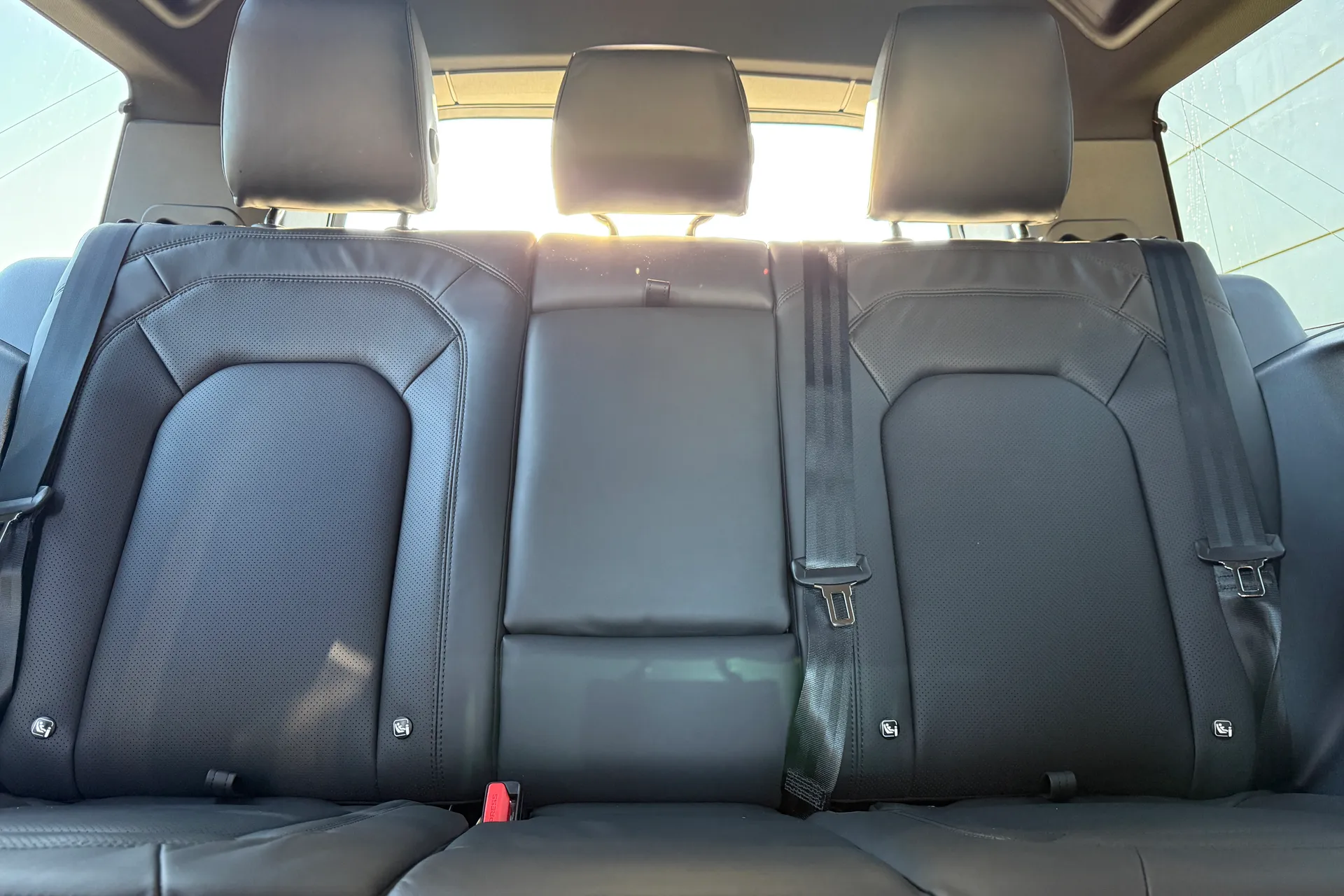 LAND ROVER Defender 90 thumbnail image number 46