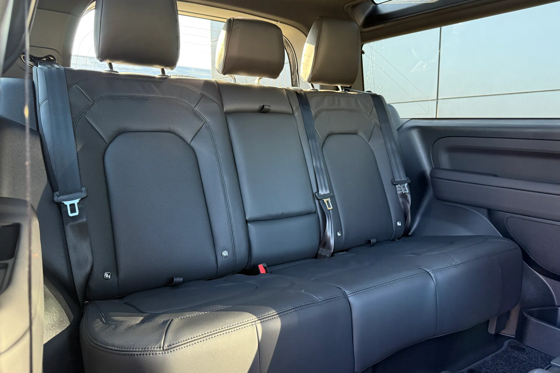 LAND ROVER Defender 90 thumbnail image number 23