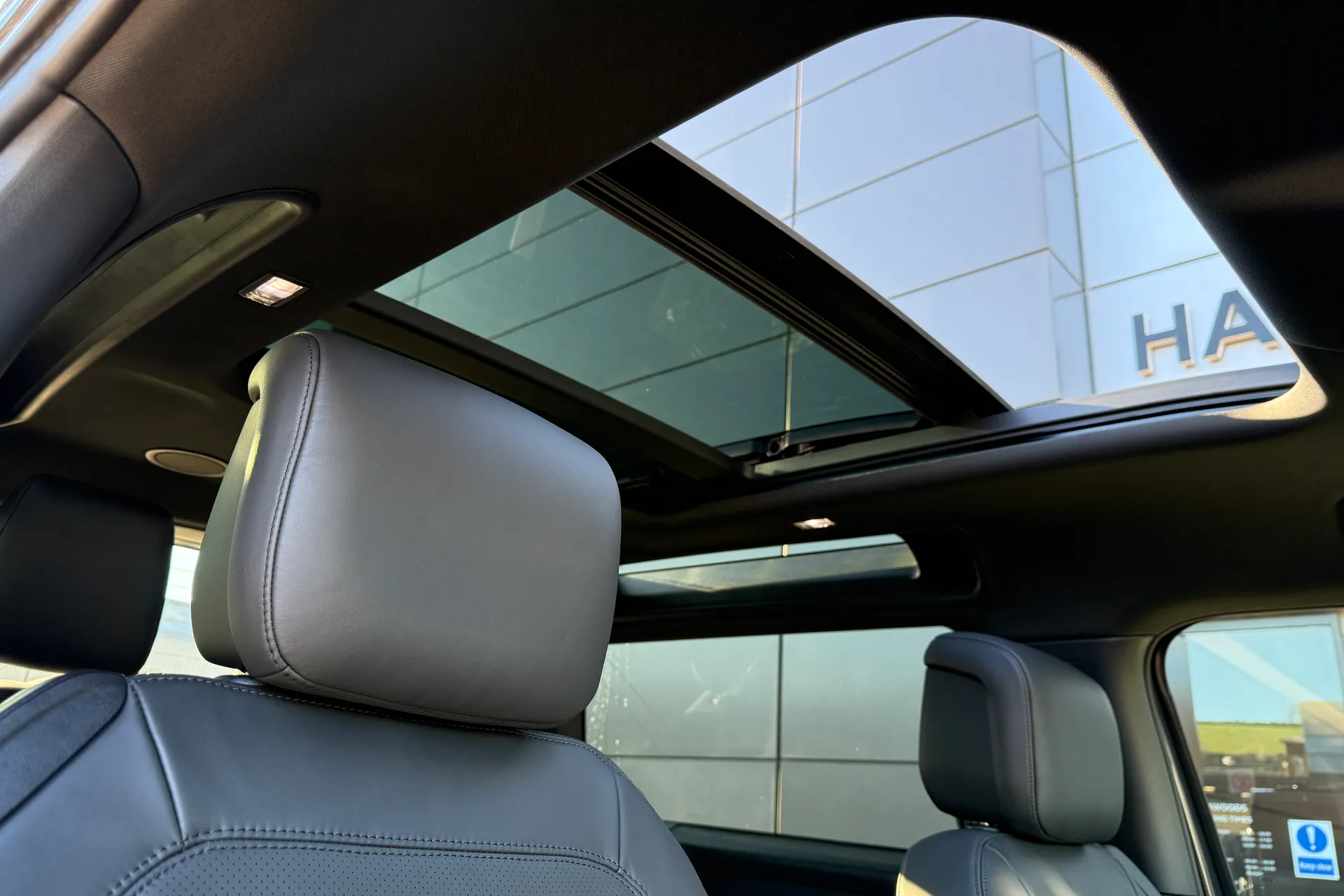 LAND ROVER Defender 90 thumbnail image number 9