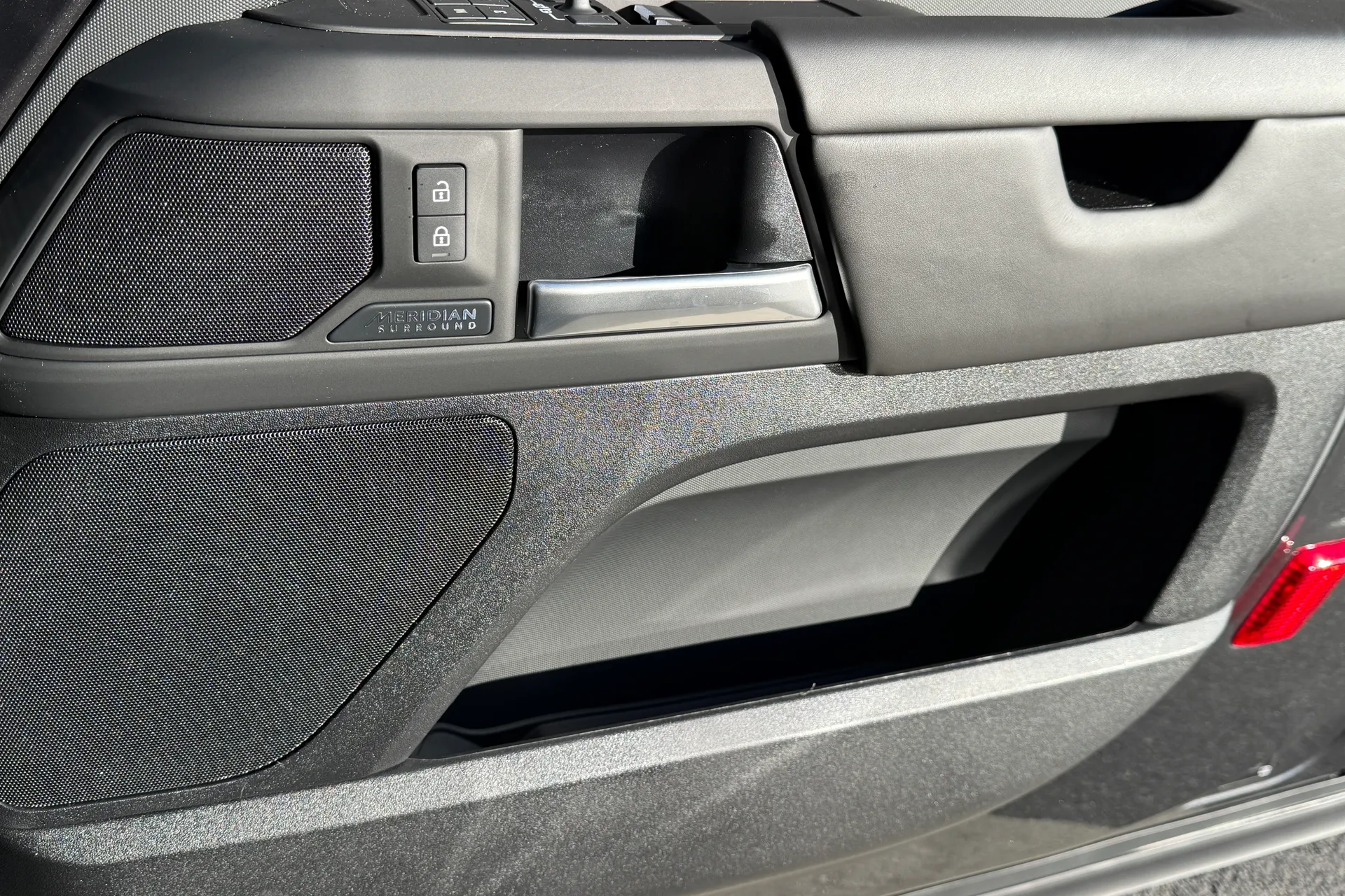 LAND ROVER Defender 90 thumbnail image number 43