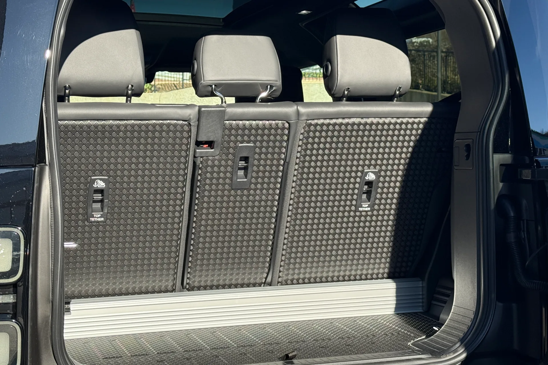 LAND ROVER Defender 90 thumbnail image number 57