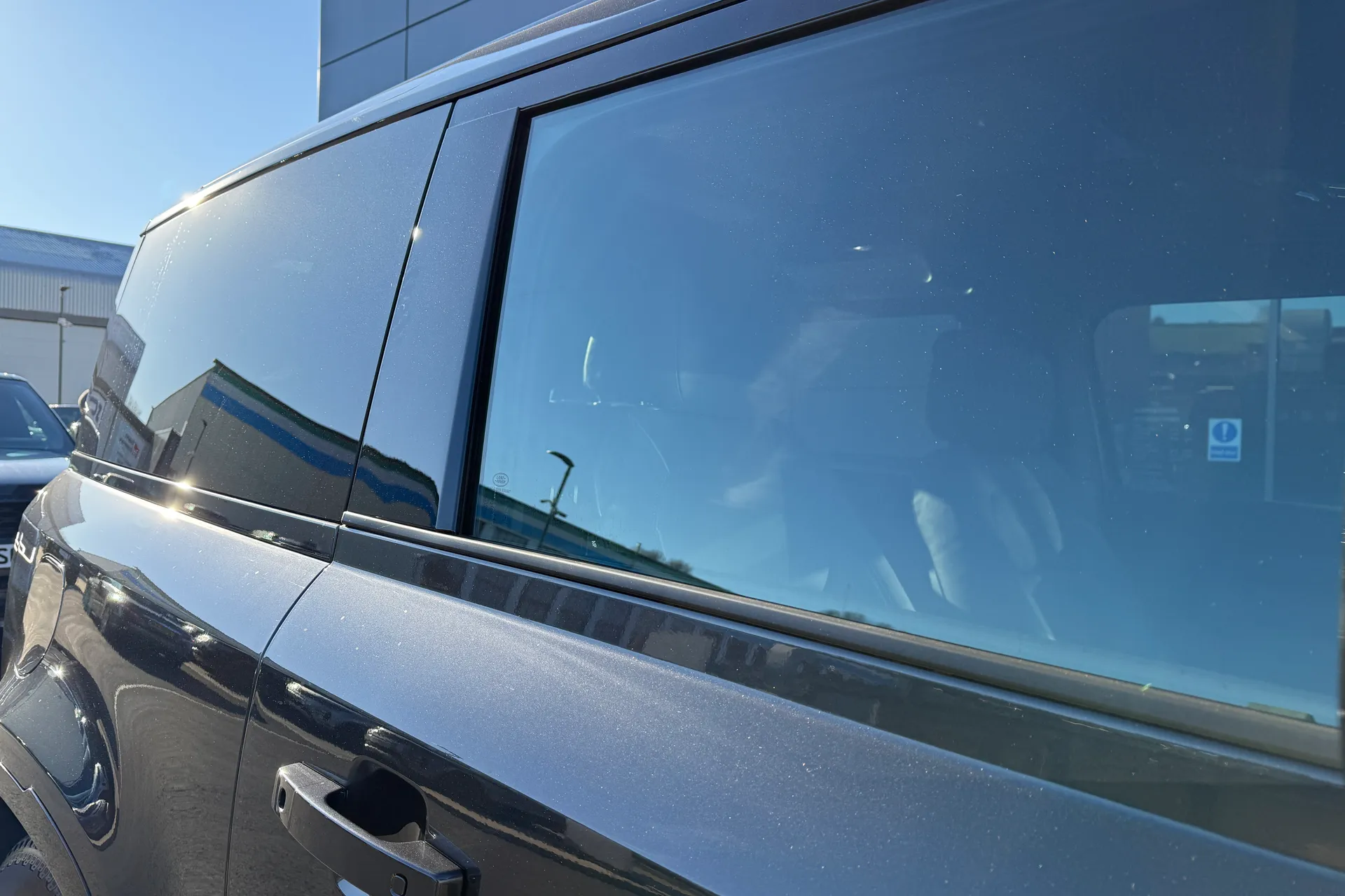 LAND ROVER Defender 90 thumbnail image number 25