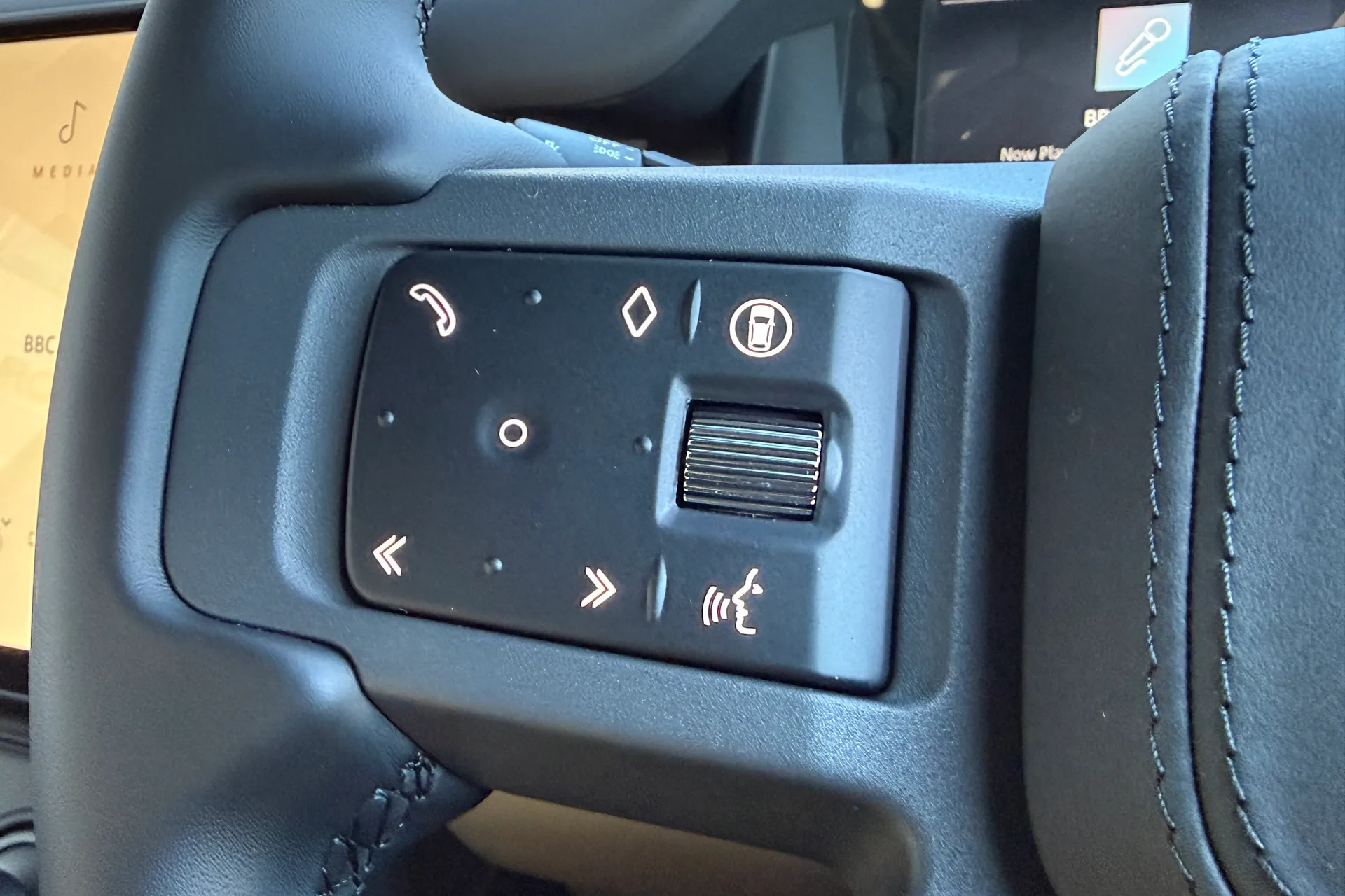 LAND ROVER Defender 90 thumbnail image number 50