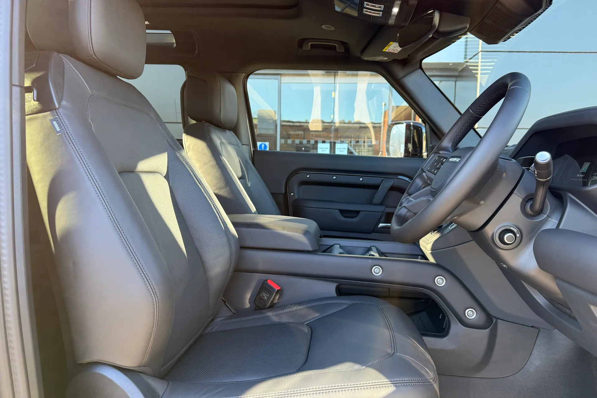 LAND ROVER Defender 90 thumbnail image number 21