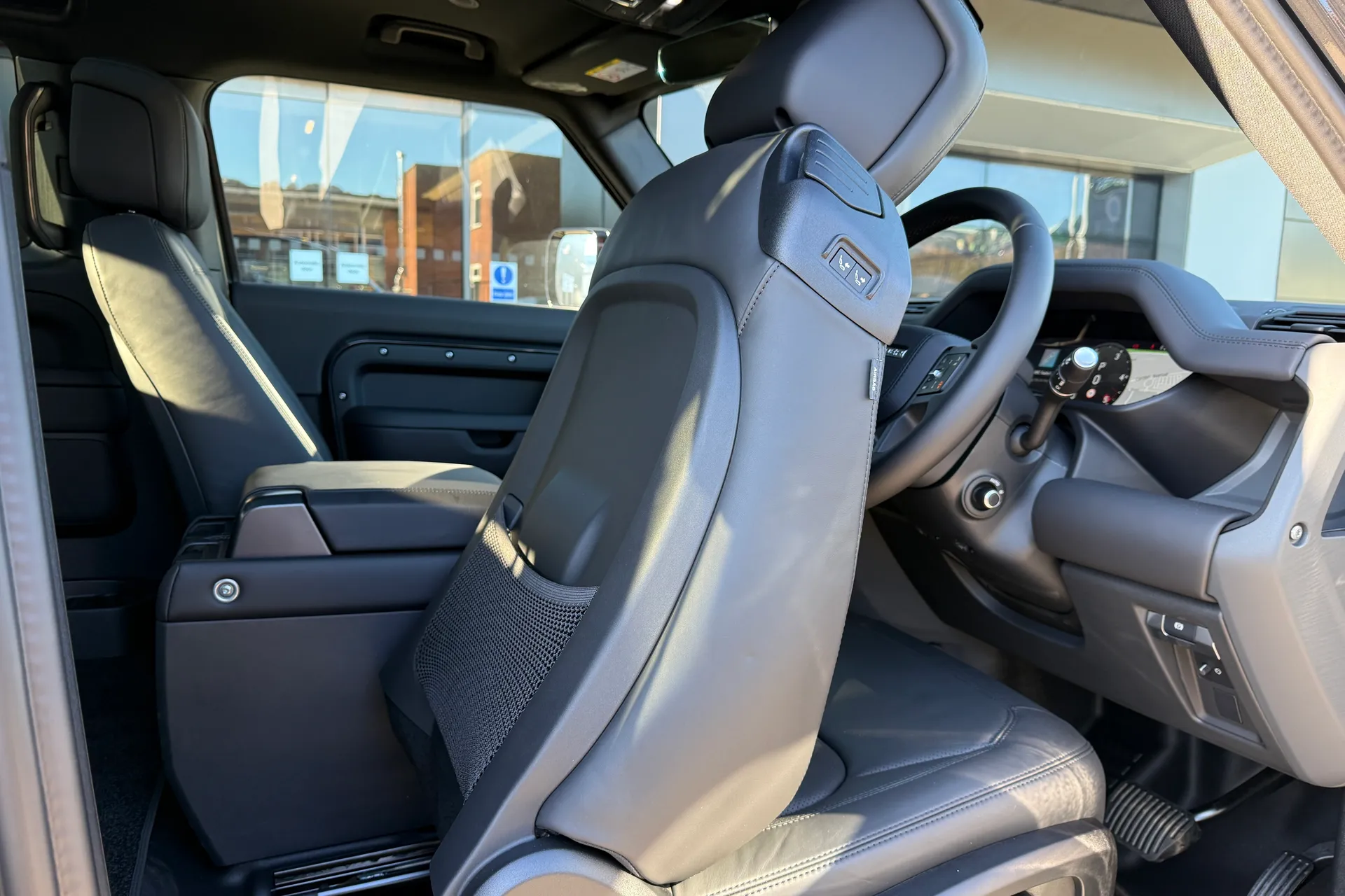 LAND ROVER Defender 90 thumbnail image number 47