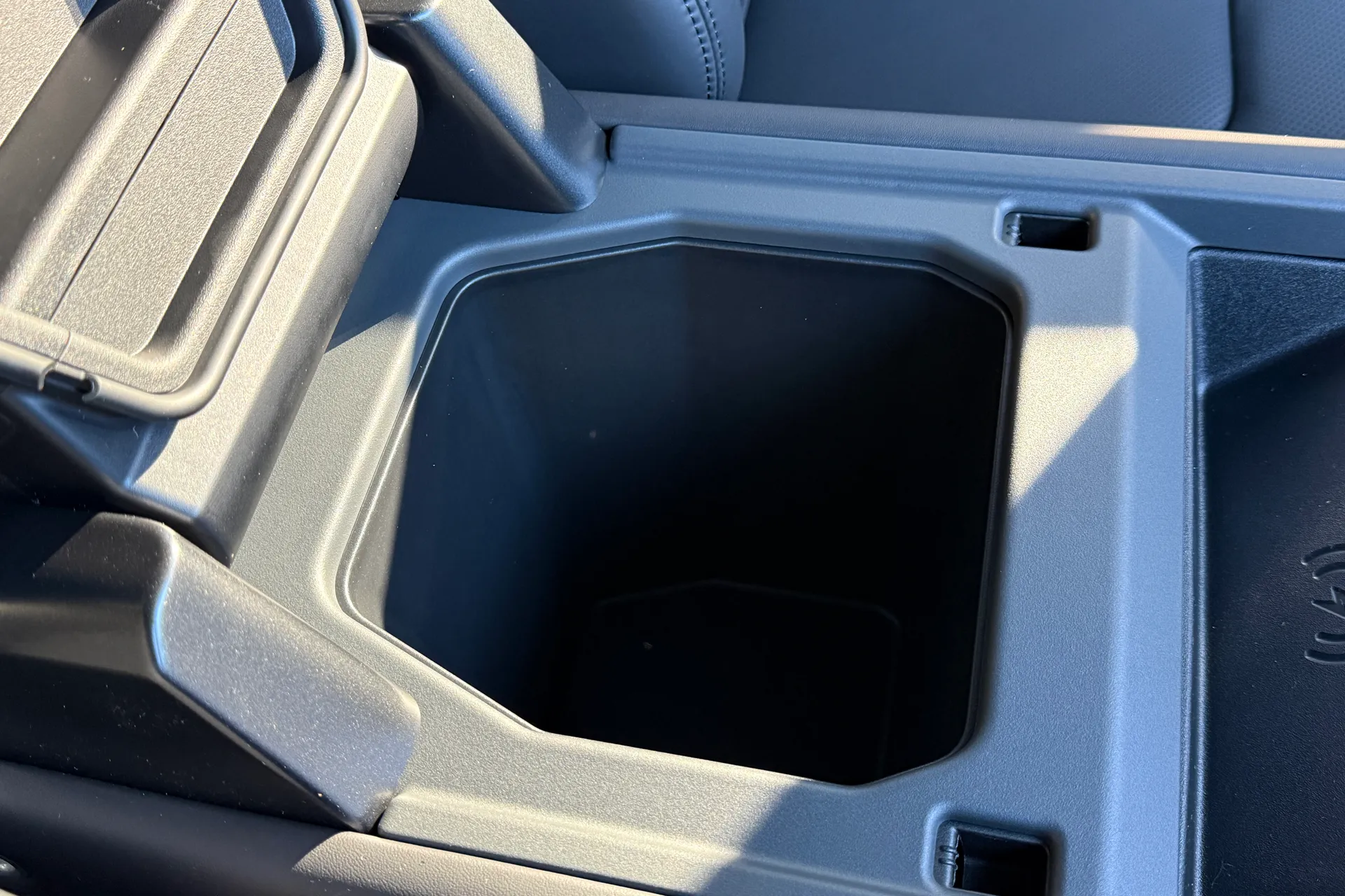 LAND ROVER Defender 90 thumbnail image number 35