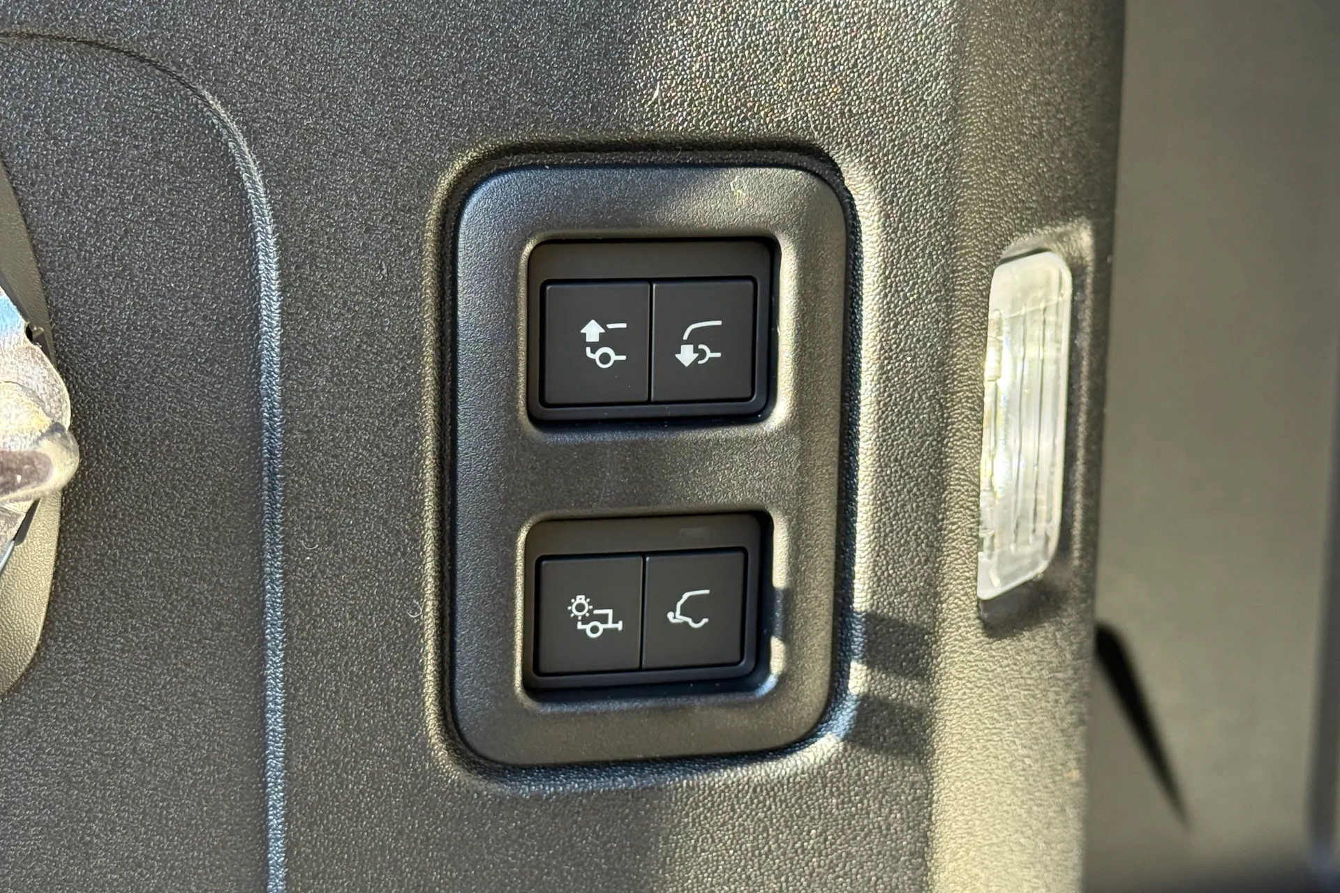 LAND ROVER Defender 90 thumbnail image number 60