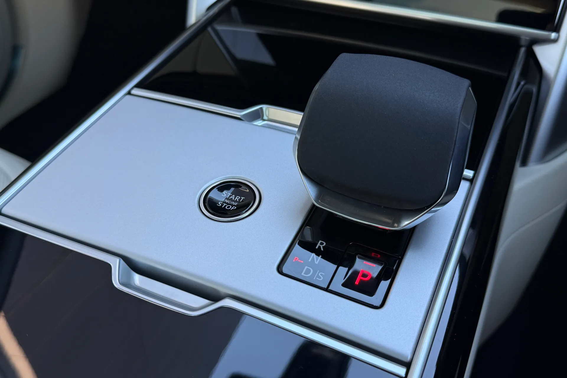 LAND ROVER RANGE ROVER thumbnail image number 31