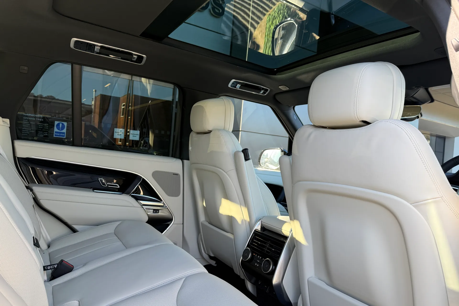 LAND ROVER RANGE ROVER thumbnail image number 47