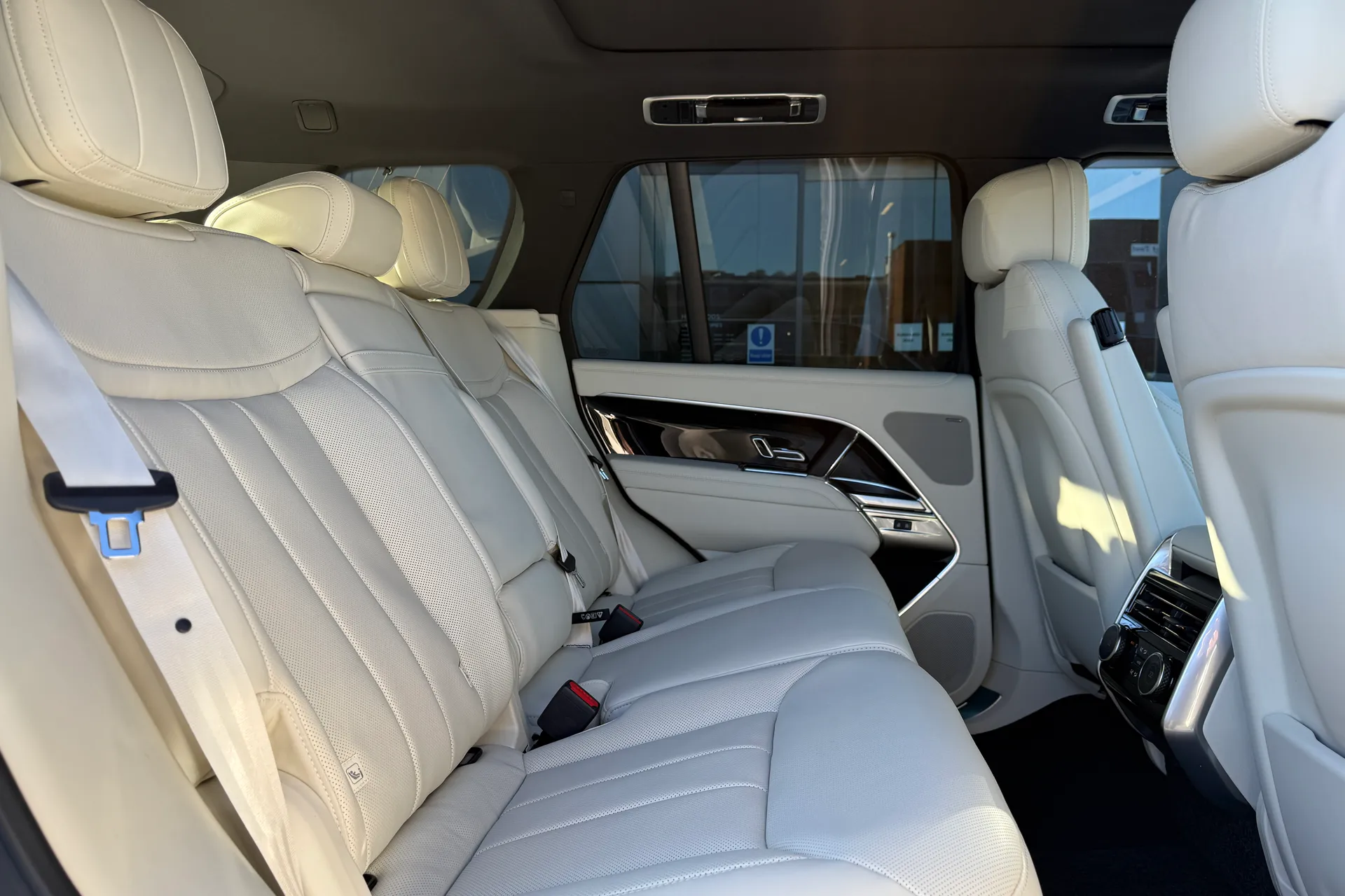 LAND ROVER RANGE ROVER thumbnail image number 24