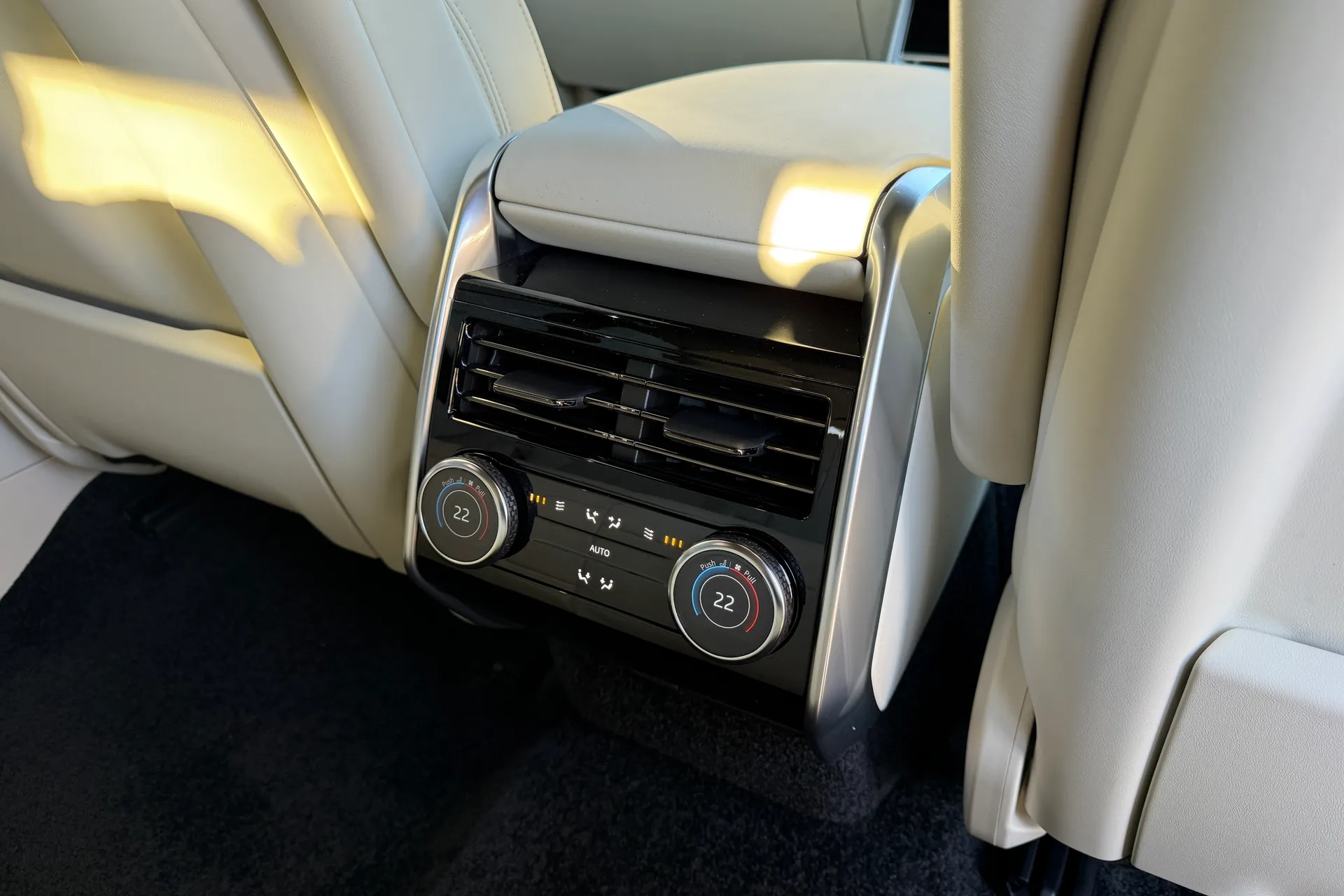 LAND ROVER RANGE ROVER thumbnail image number 46