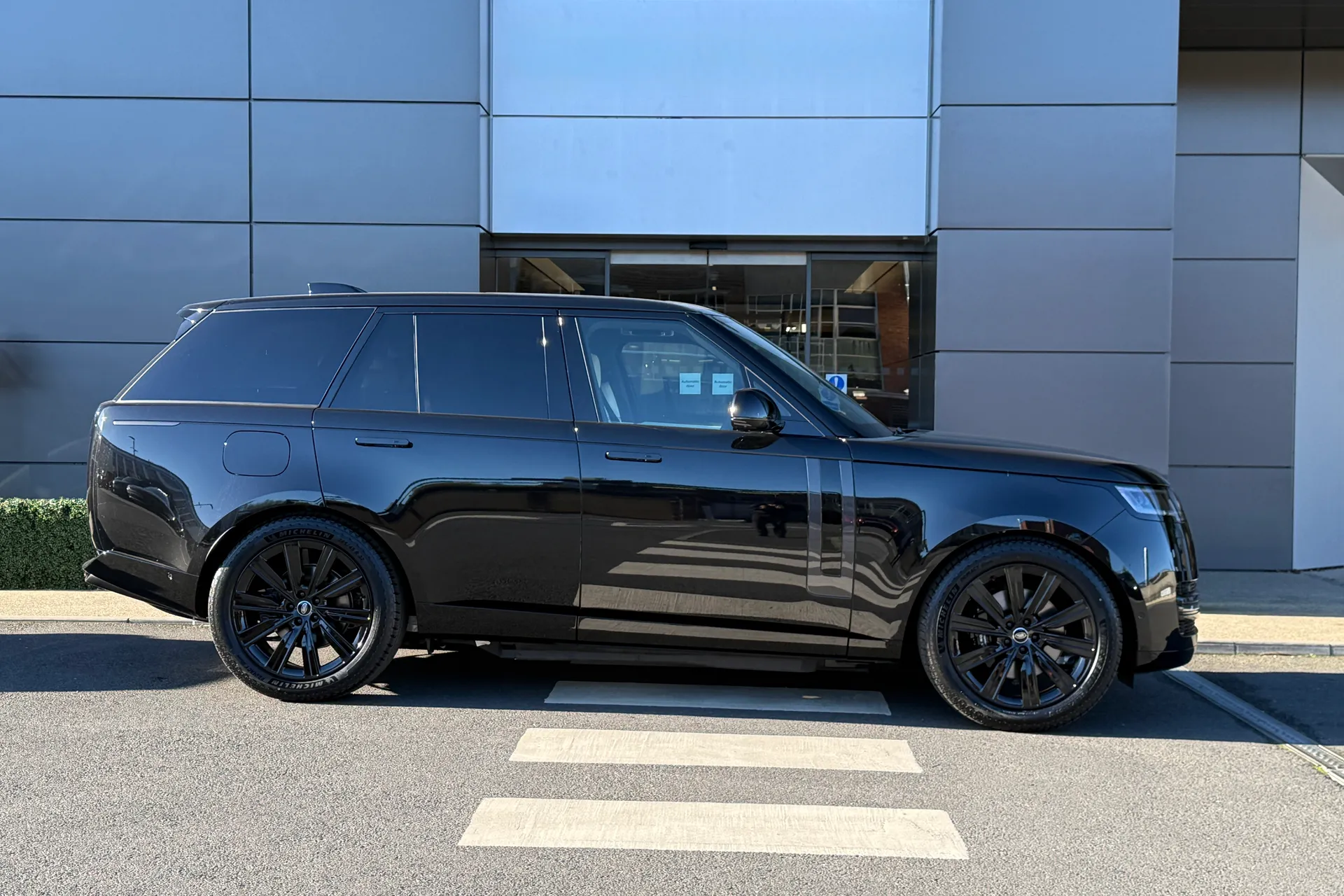 LAND ROVER RANGE ROVER thumbnail image number 2