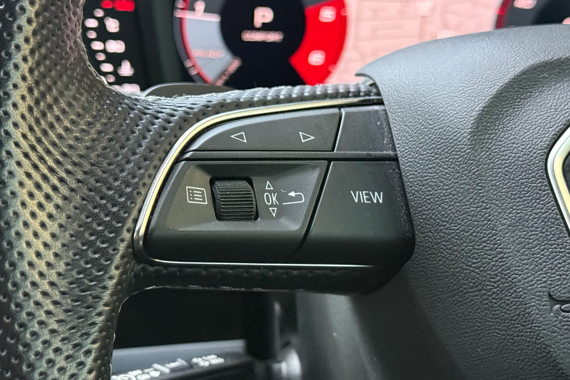 Audi Q3 thumbnail image number 15