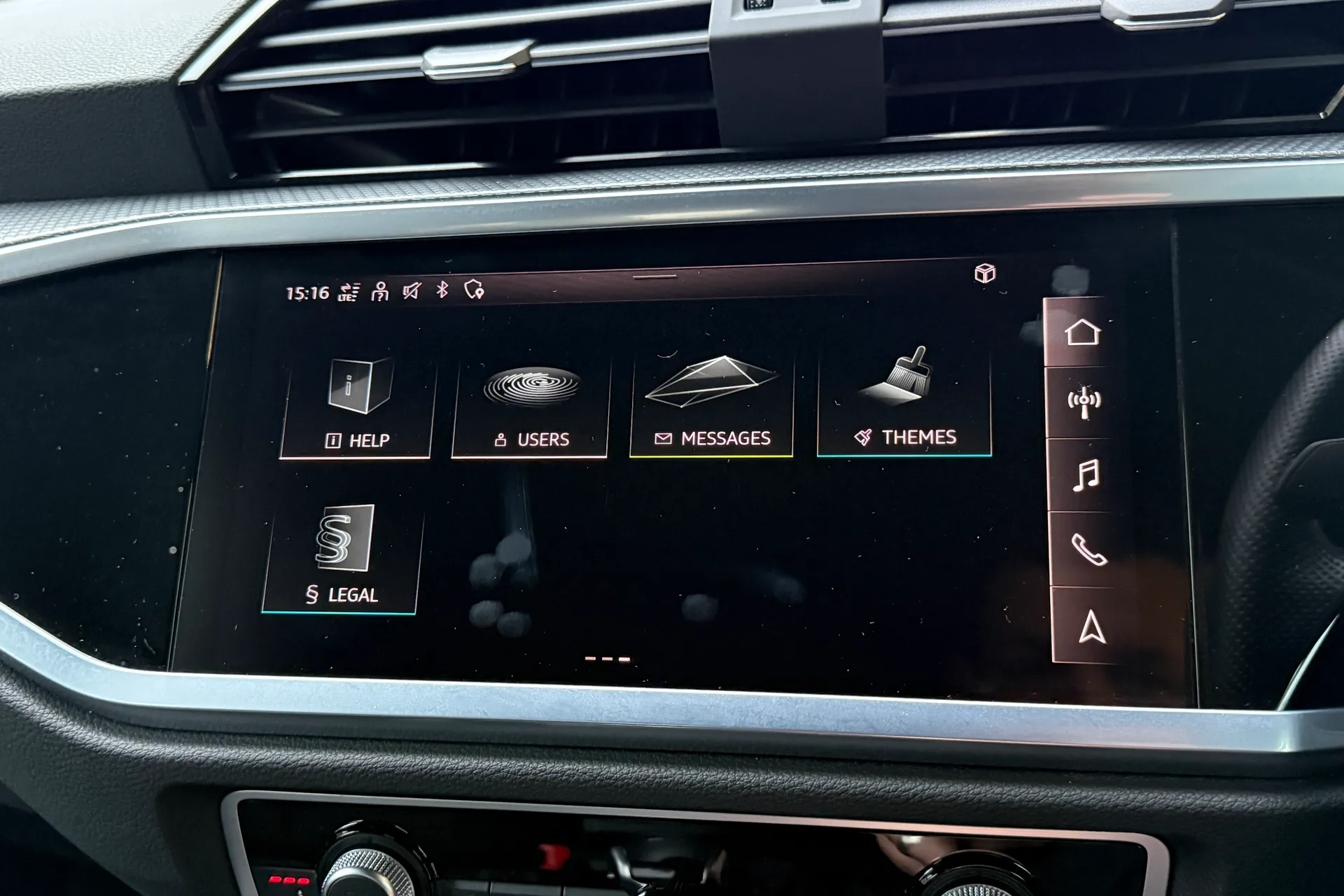 Audi Q3 thumbnail image number 22