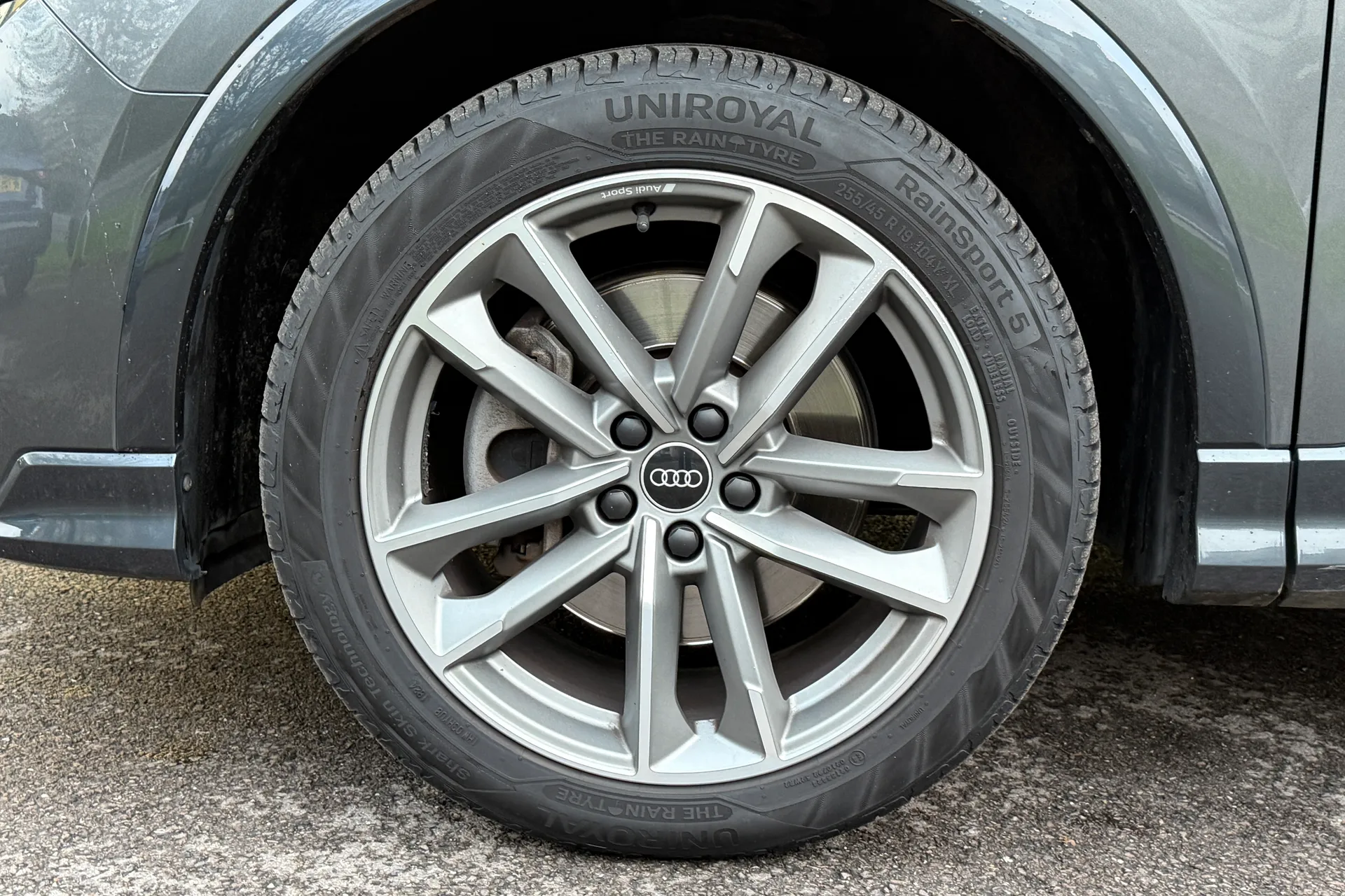 Audi Q3 thumbnail image number 11