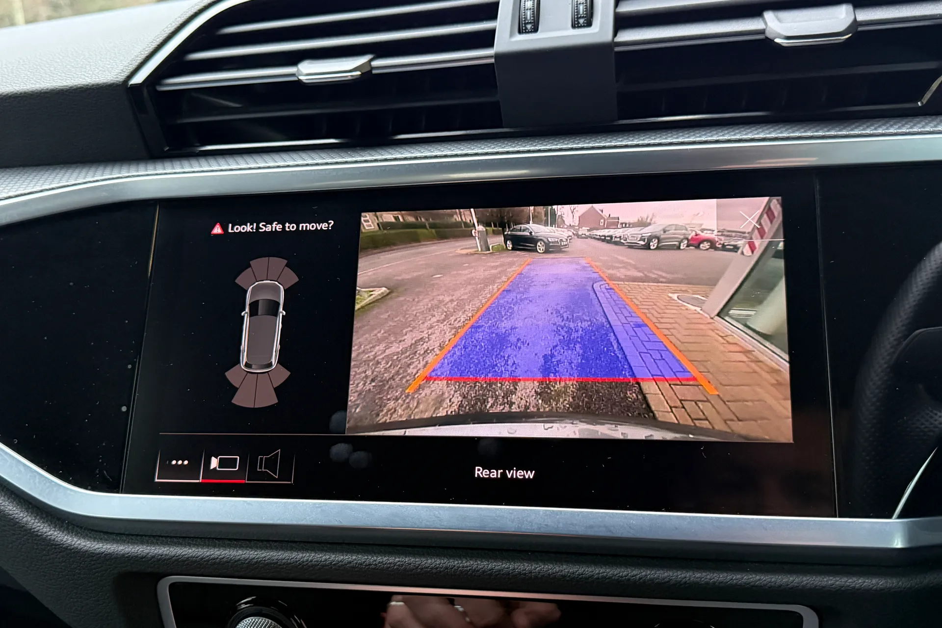 Audi Q3 thumbnail image number 5